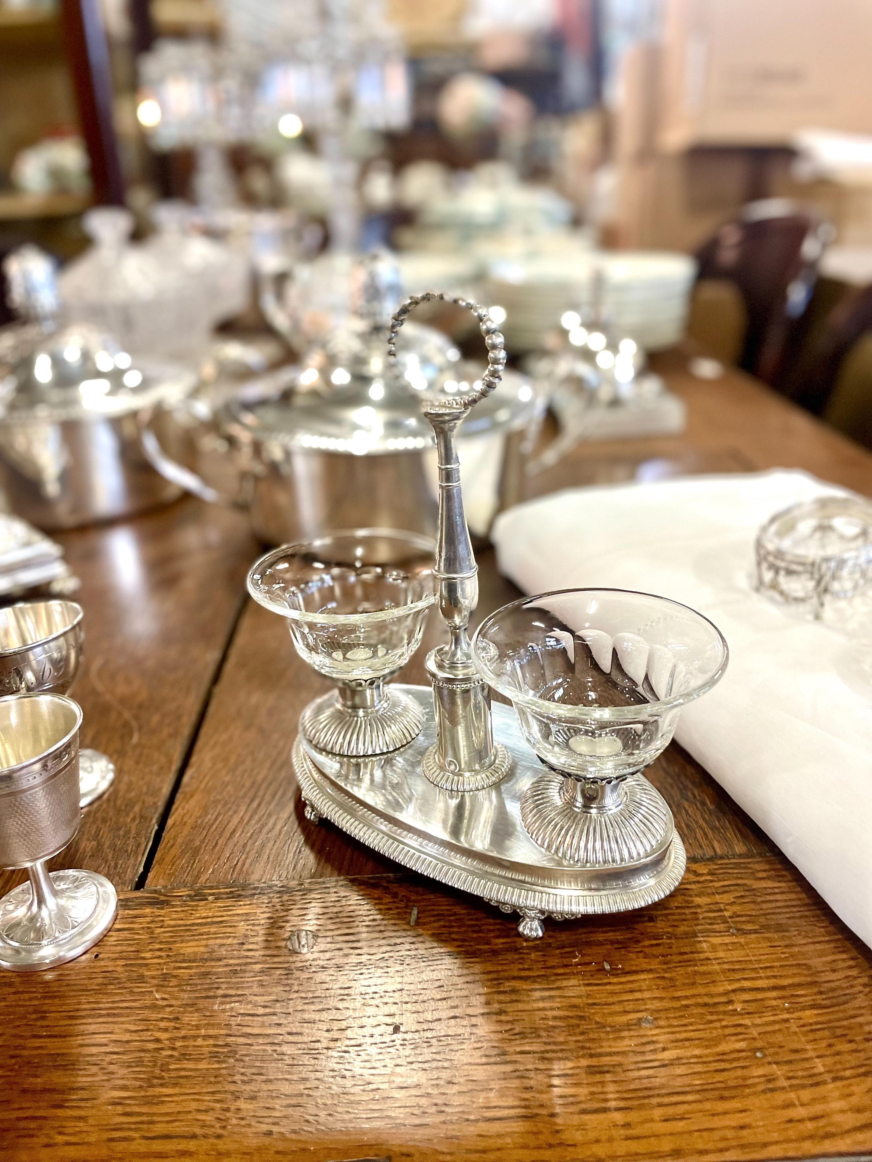 Salero doble de plata y cristal de la década de 1820 en venta 5