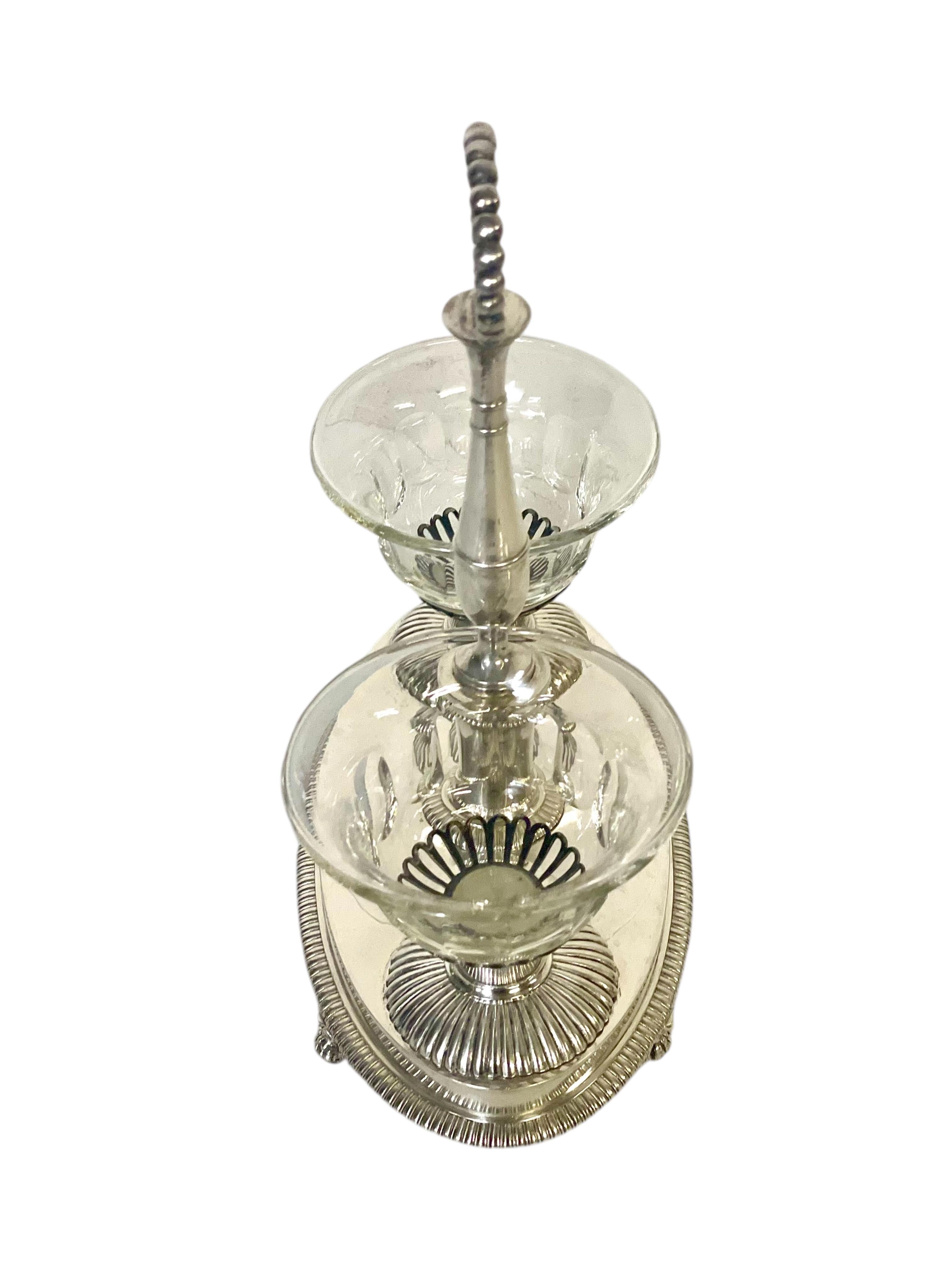 Salero doble de plata y cristal de la década de 1820 en venta 1