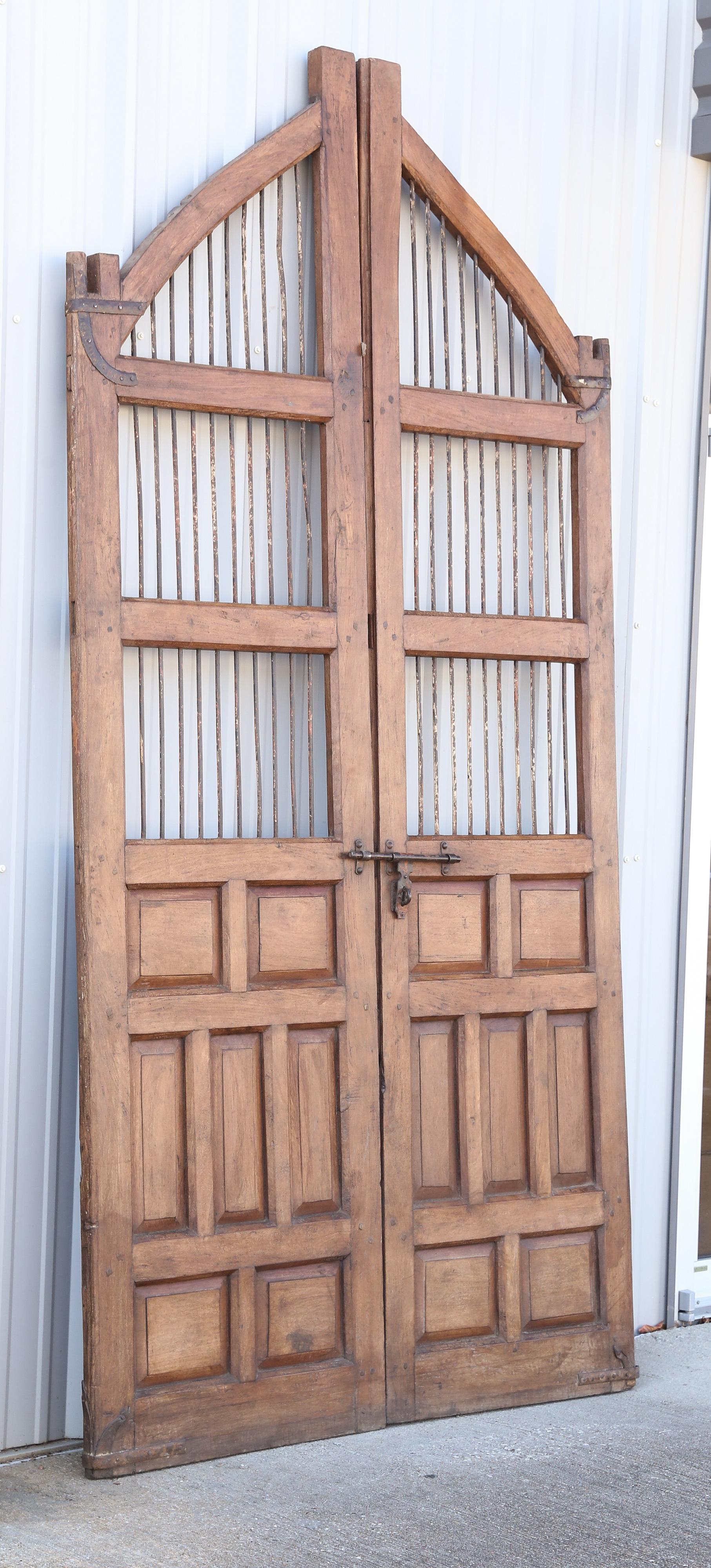 Hand-Crafted 1820s Solid Teak Wood Side Entry Door of a Feudal Landlord's Court Yard Home For Sale