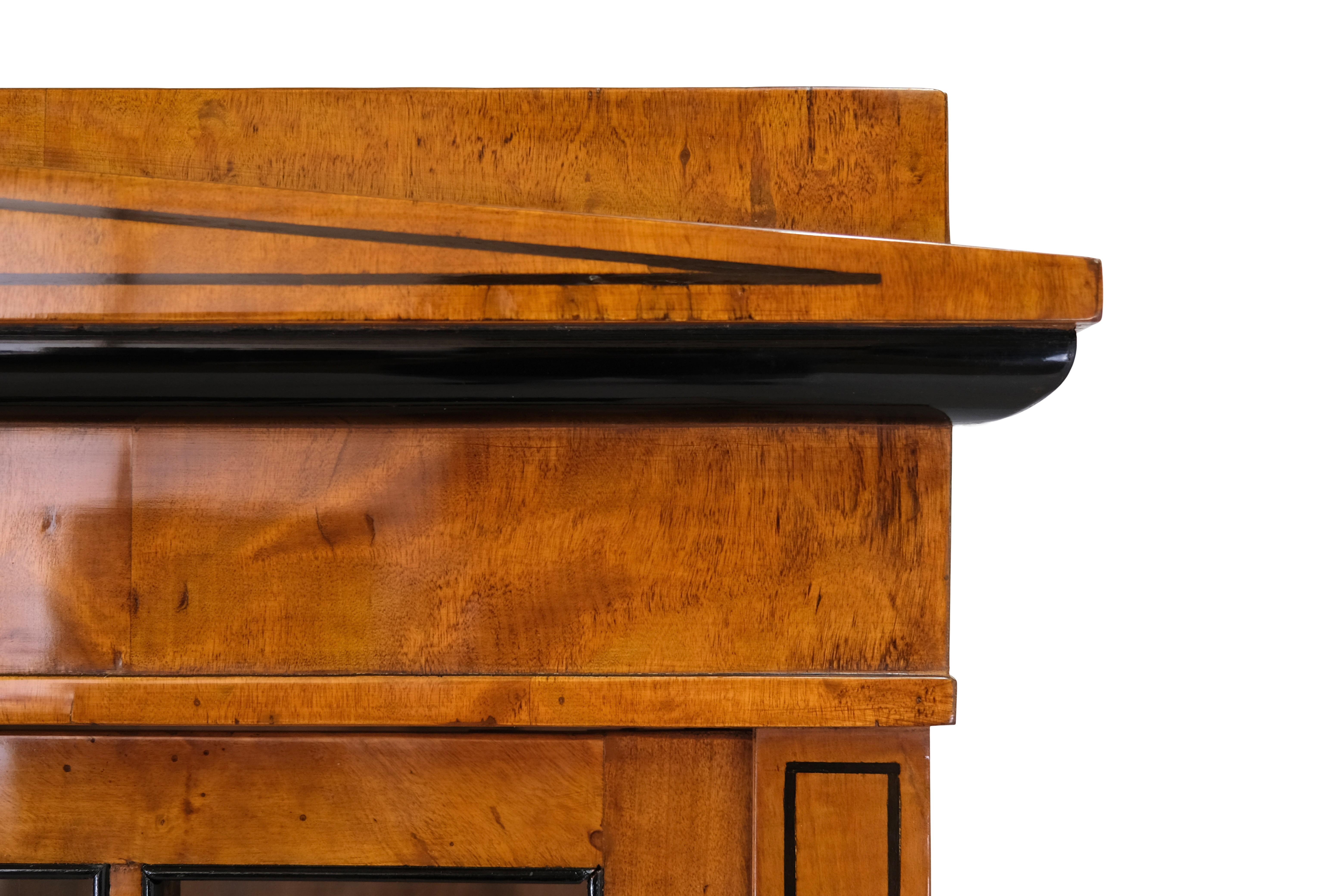 Biedermeier Vitrine / Display cabinet
Cherry wood, shellac hand polished

South Germany, 1820's

Dimensions:
Width: 117 cm
Height: 189 cm
Depth: 38,5 cm. 