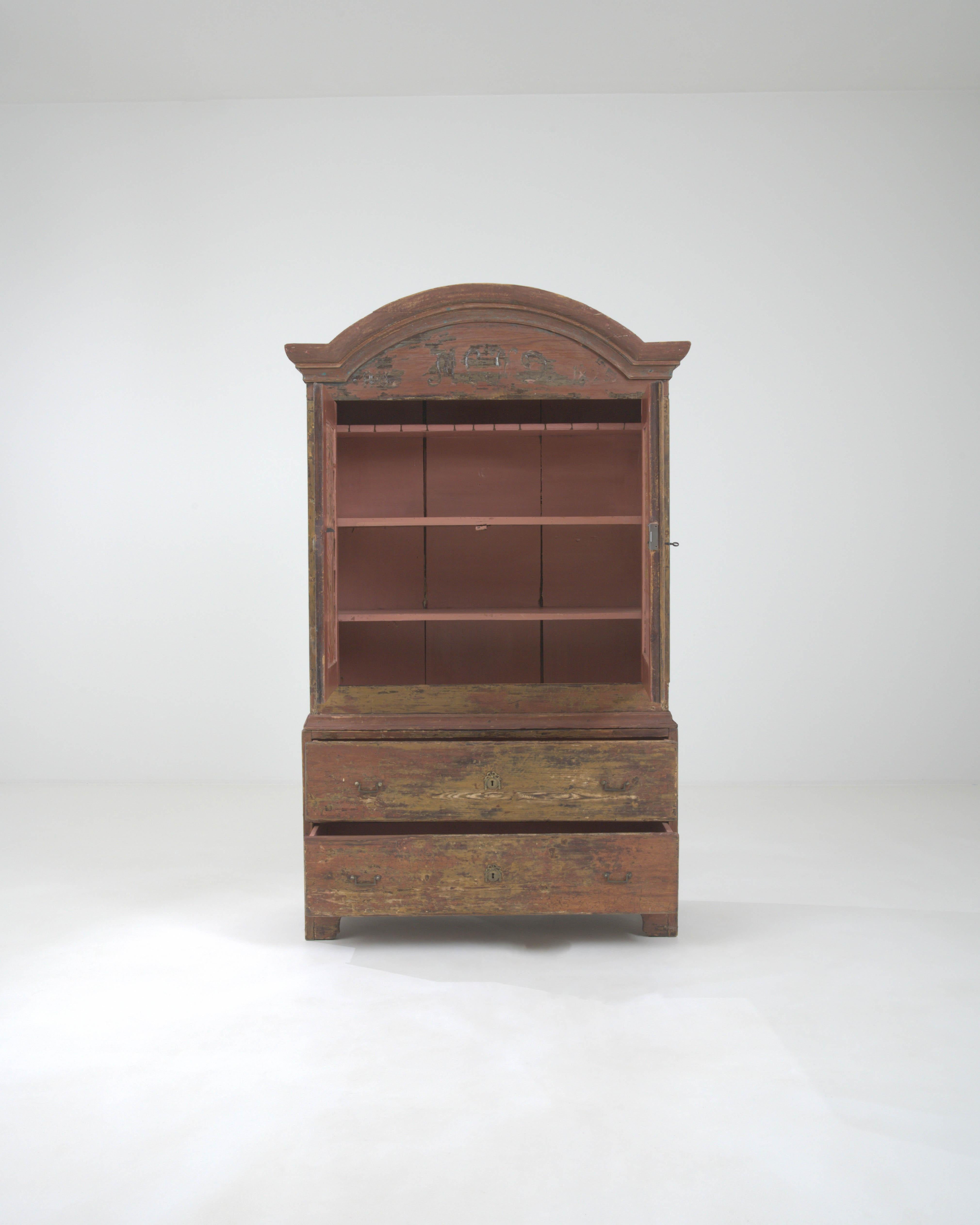 1820s Swedish Wood Patinated Red Cabinet In Good Condition For Sale In High Point, NC