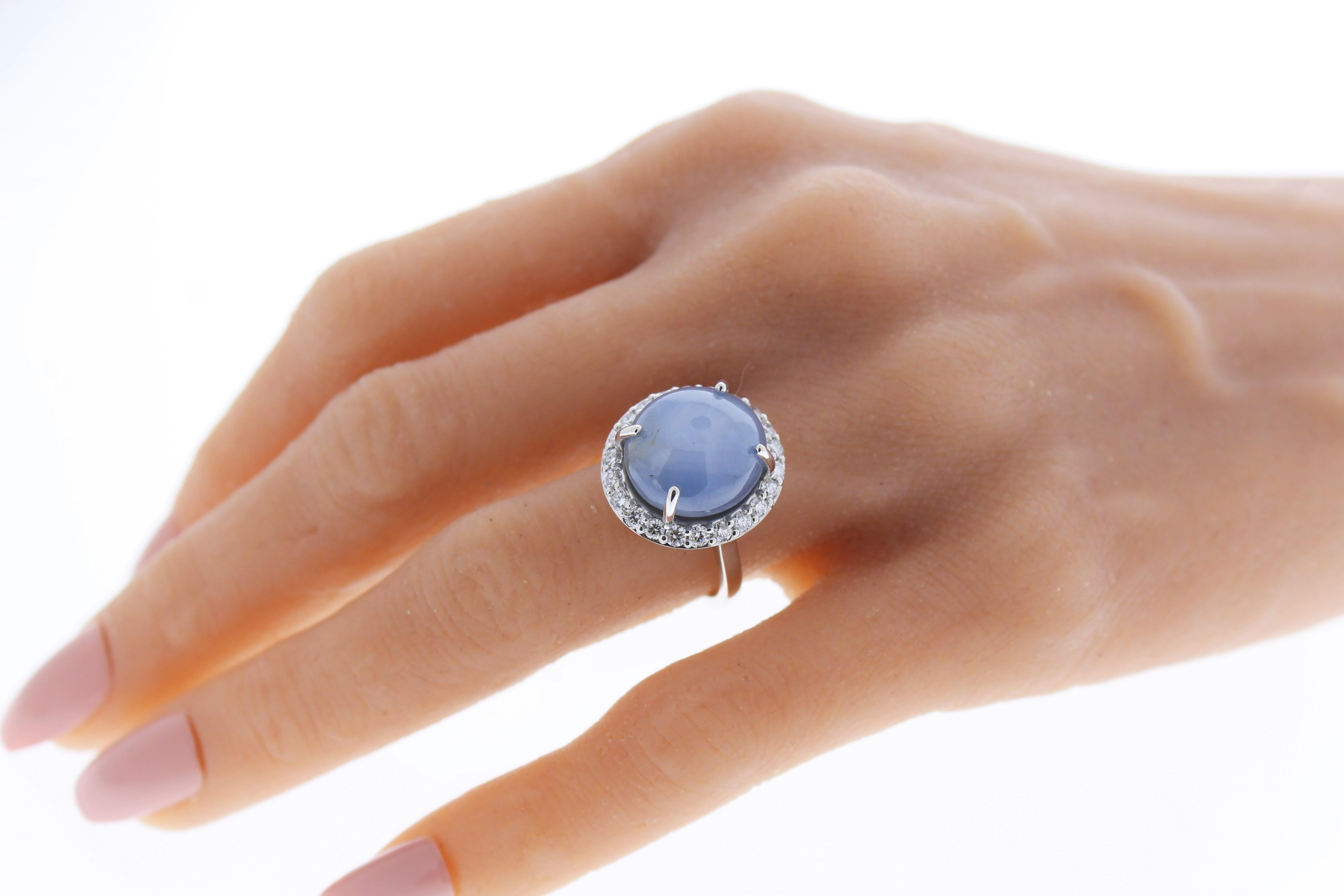 Contemporary 18.21 Ct Weight Cabochon Star Sapphire & Round Diamond Fashion Ring In 18K WG For Sale