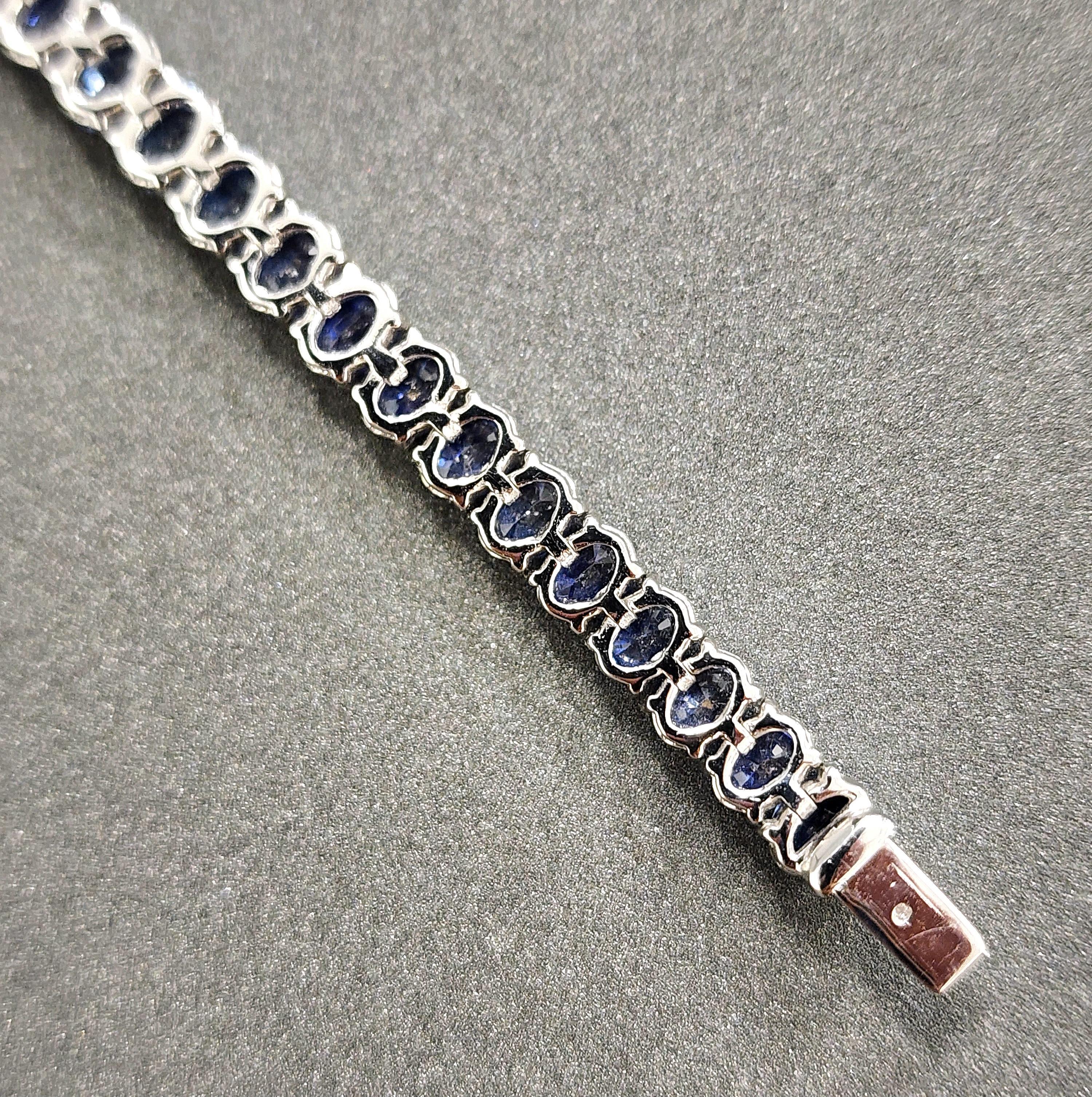 18.22 ct Natural Oval Sapphire Tennis Bracelet In New Condition For Sale In Chicago, IL