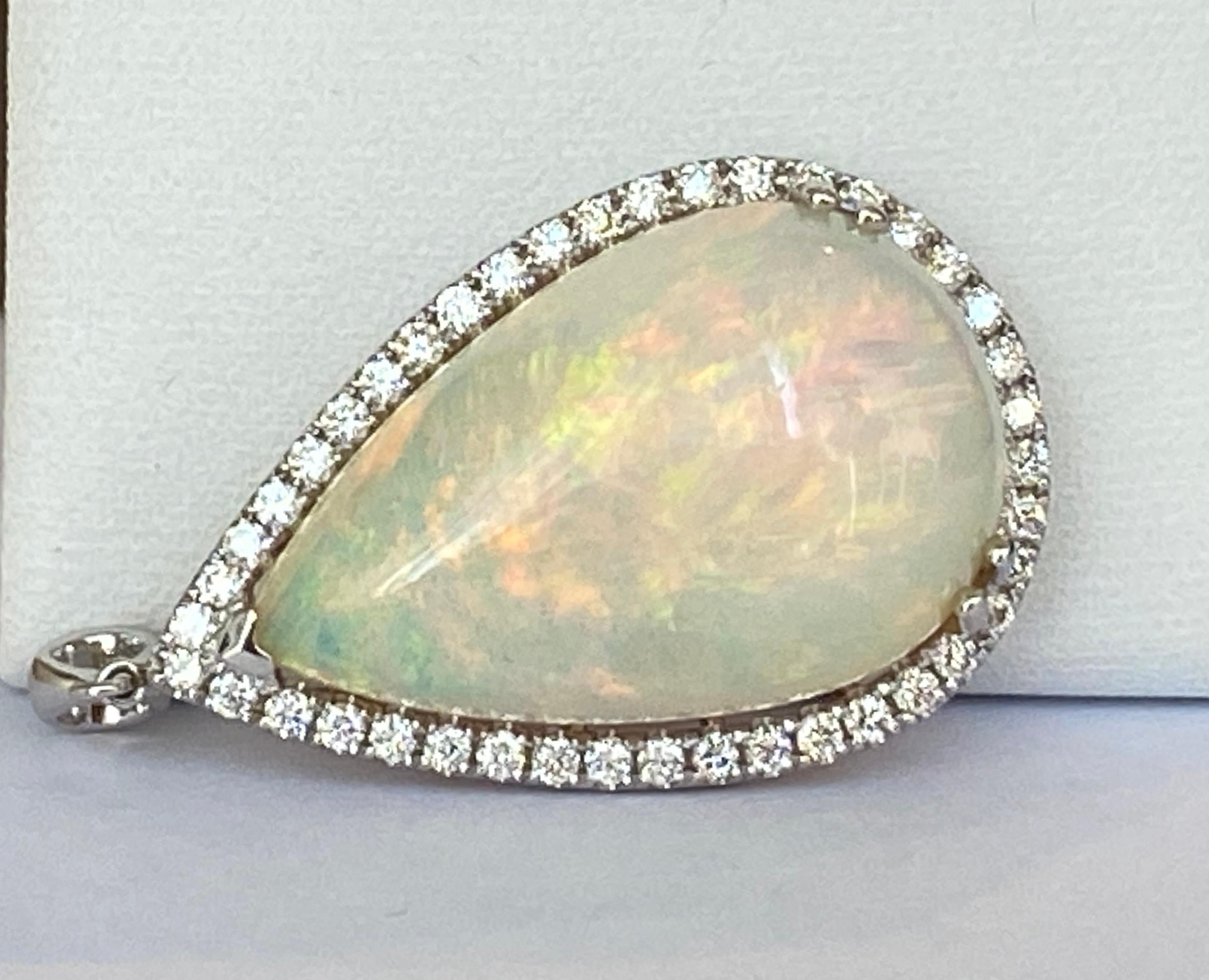 Ciondolo con opale bianca da 18,22 ct e diamanti in bianco 18 carati  Oro In condizioni Nuovo in vendita a AMSTERDAM, NL