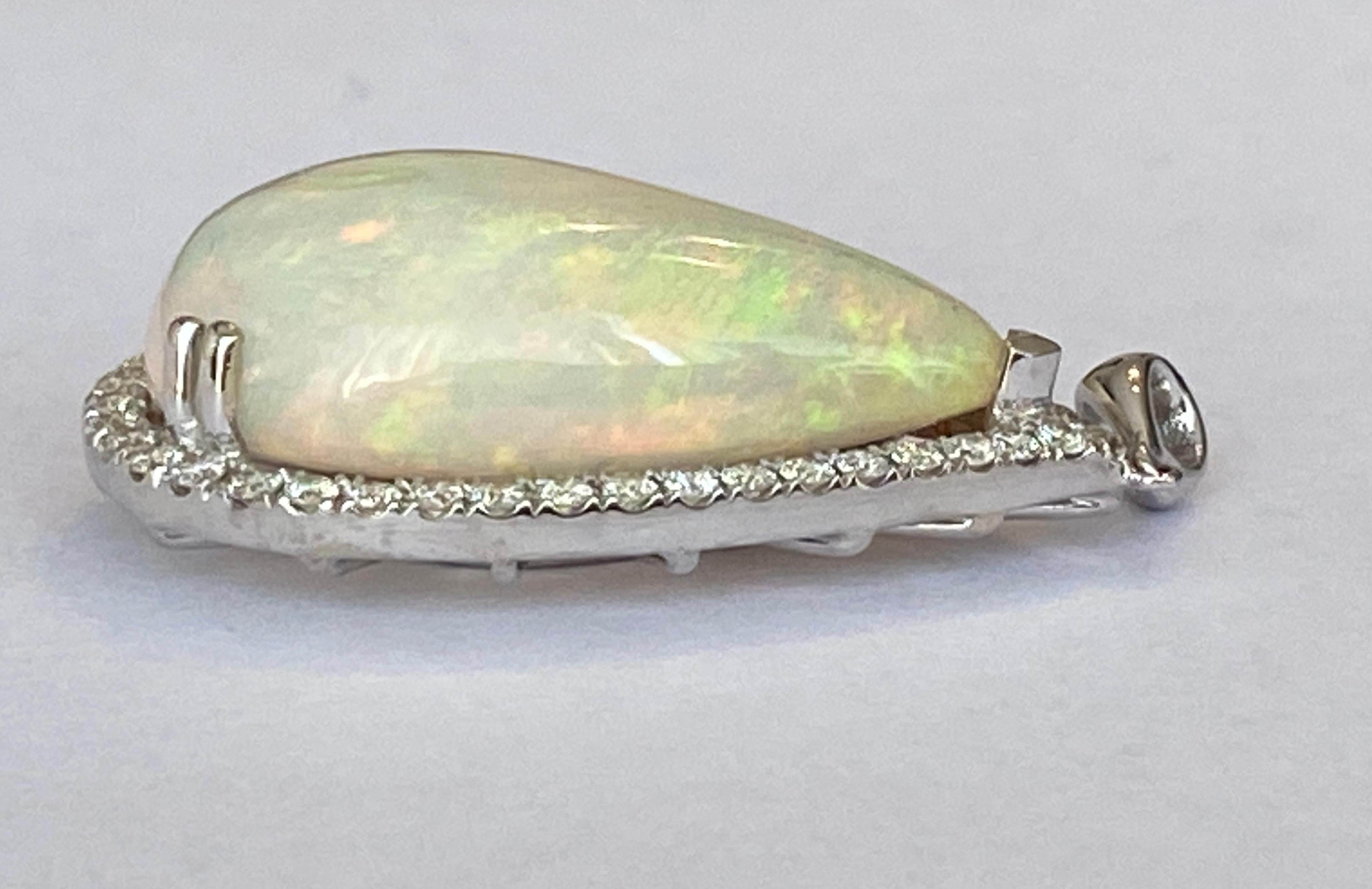 Ciondolo con opale bianca da 18,22 ct e diamanti in bianco 18 carati  Oro in vendita 1