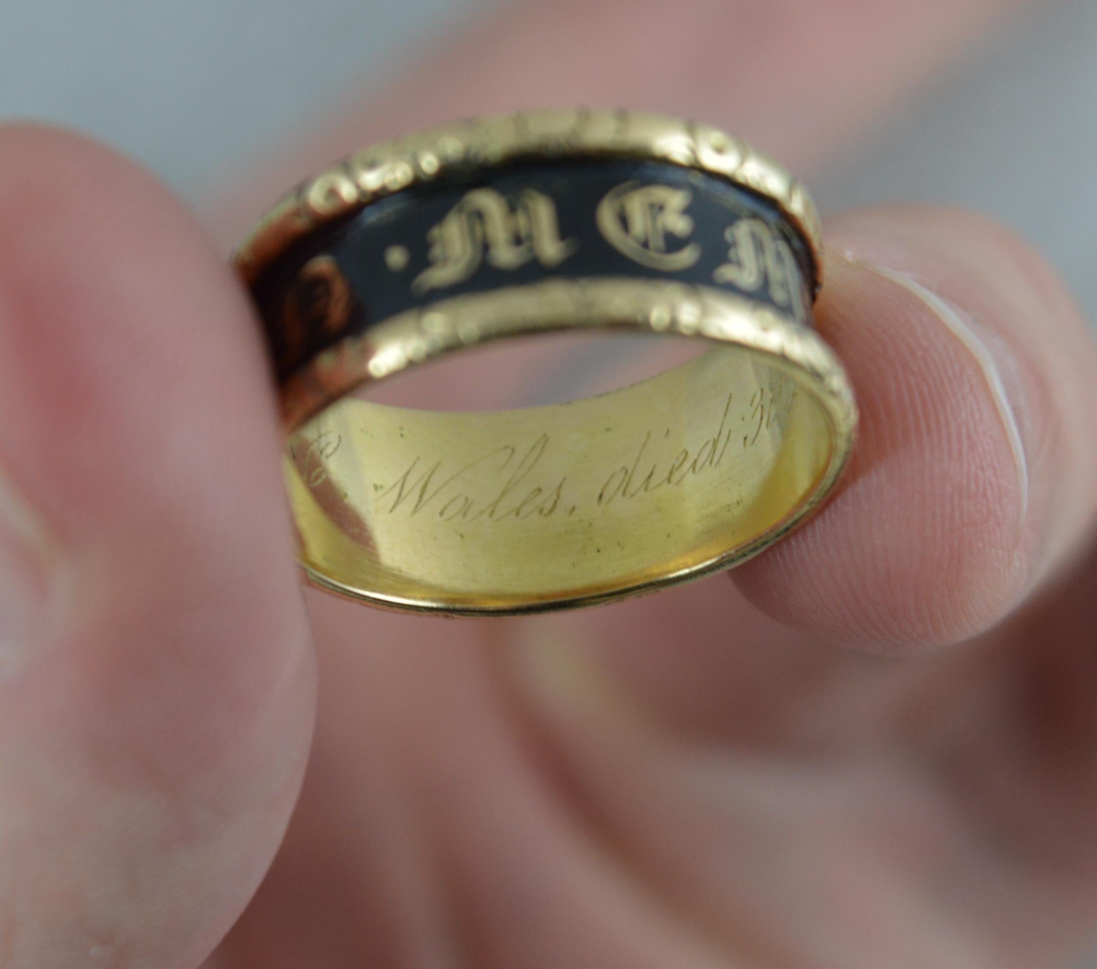 Women's or Men's 1824 William IV 18 Carat Gold and Enamel in Memory of Mourning Band Ring