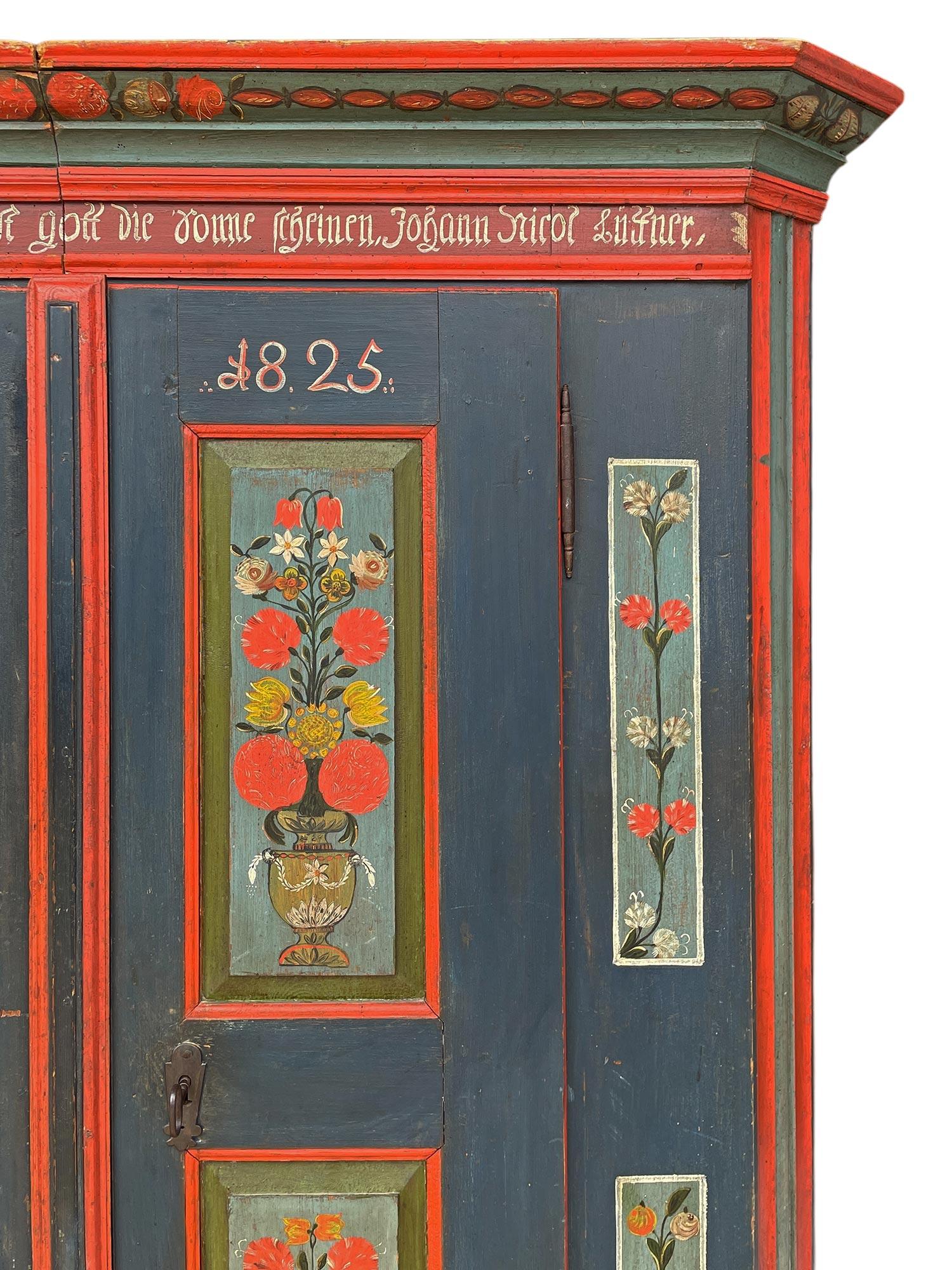 1825 Blue Floral Painted Cabinet - European Alps in vendita 4