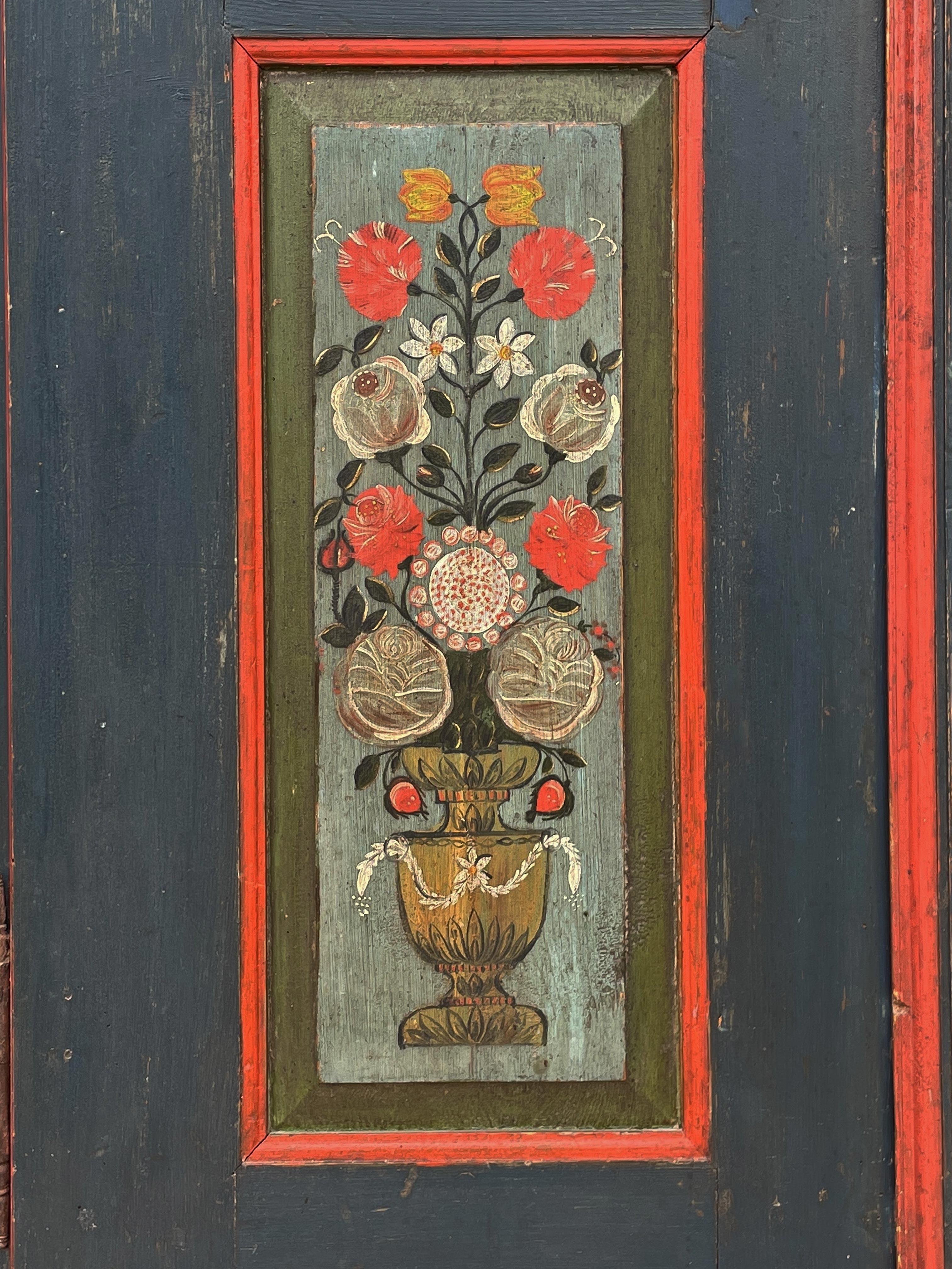 1825 Blue Floral Painted Cabinet - European Alps in vendita 6