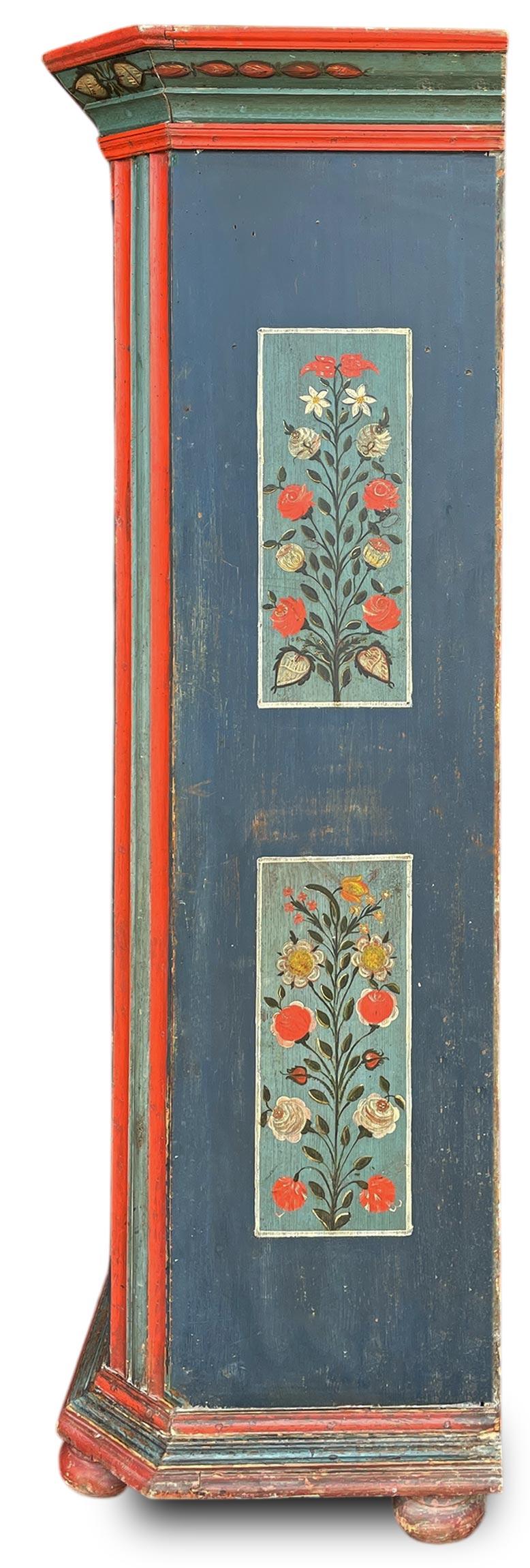 Altro 1825 Blue Floral Painted Cabinet - European Alps in vendita