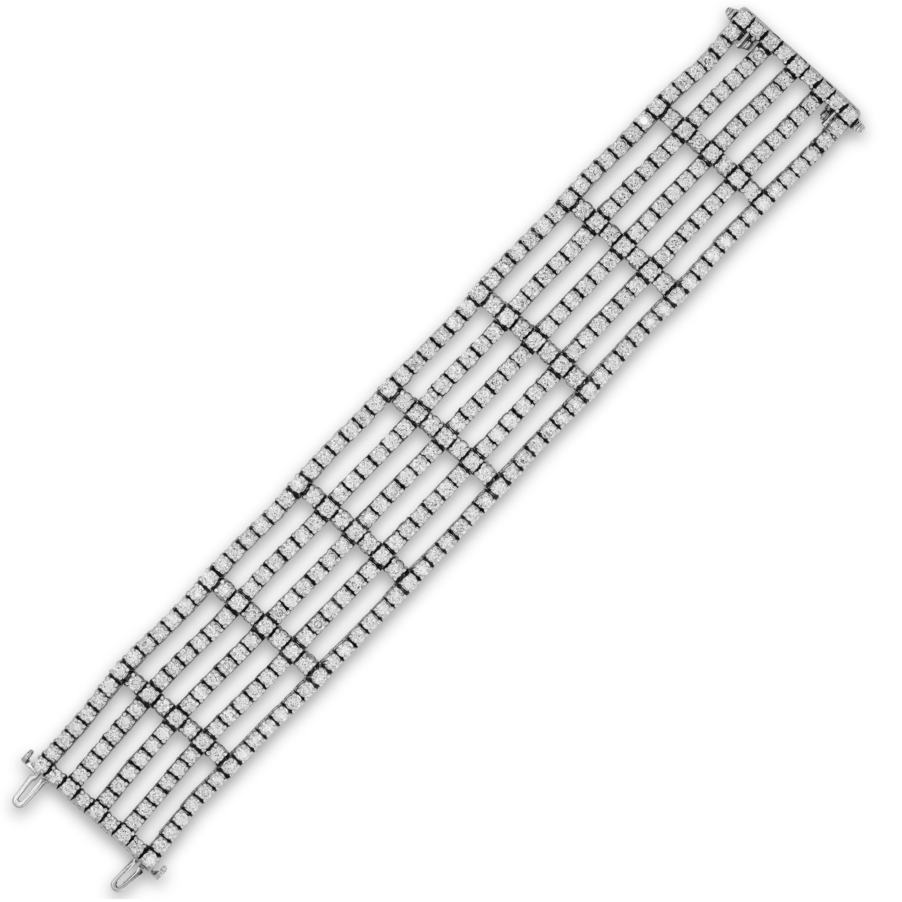 Breites Tennisarmband aus 18 Karat Weißgold mit 18,25 Karat Diamant (Rundschliff) im Angebot