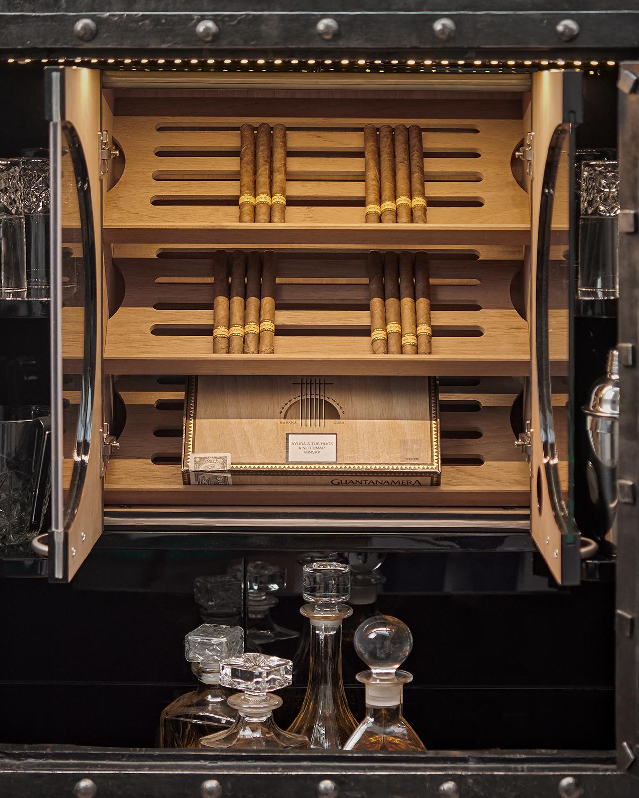 1825 Italienisch Schmiedeeisen beschlagene antike Safe Zigarren Humidor Dry Bar Kabinett 4