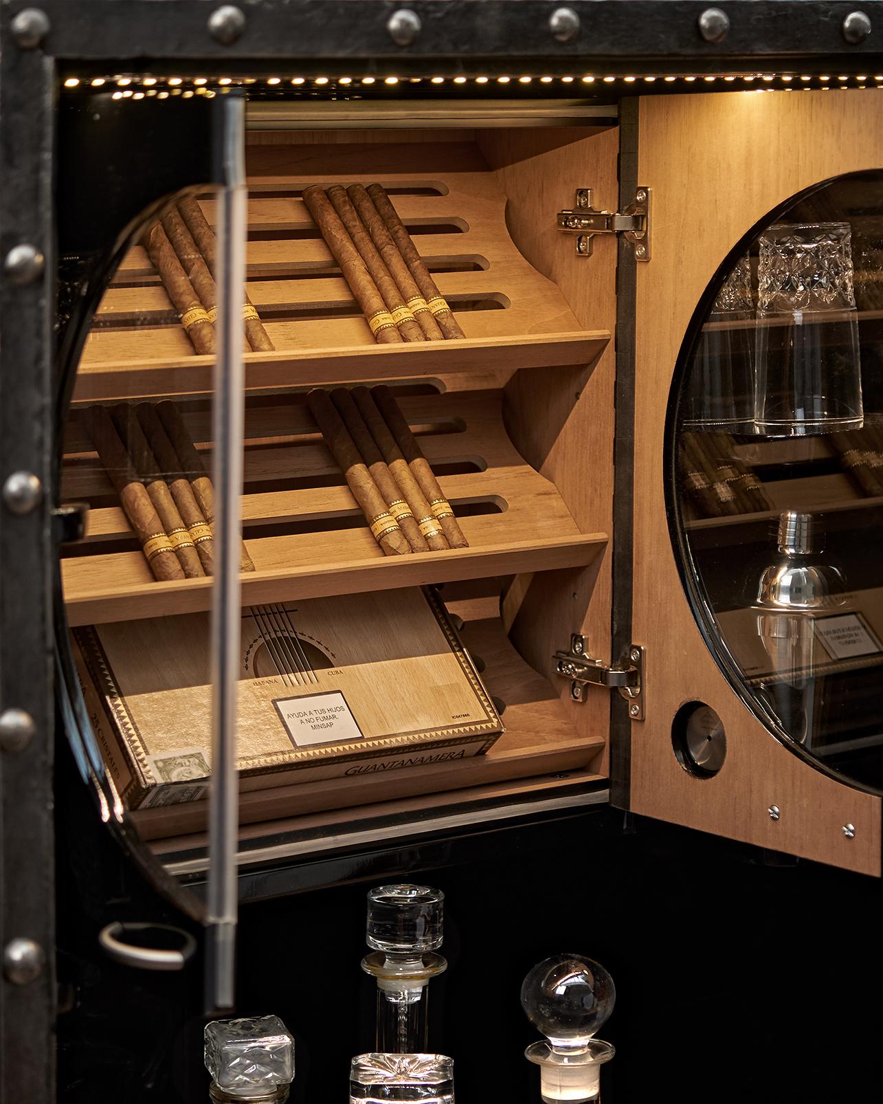 1825 Italienisch Schmiedeeisen beschlagene antike Safe Zigarren Humidor Dry Bar Kabinett 1