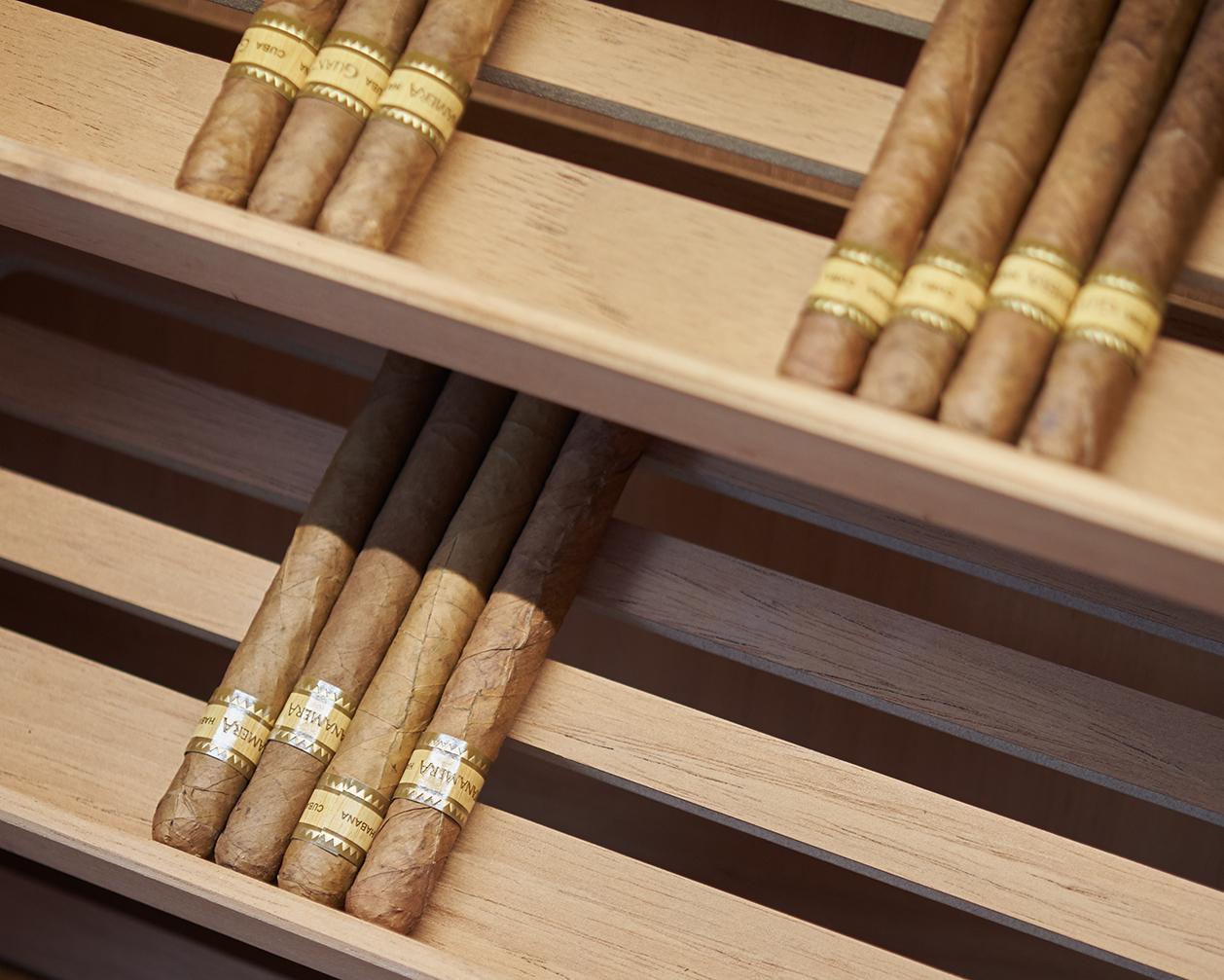 1825 Italienisch Schmiedeeisen beschlagene antike Safe Zigarren Humidor Dry Bar Kabinett 3