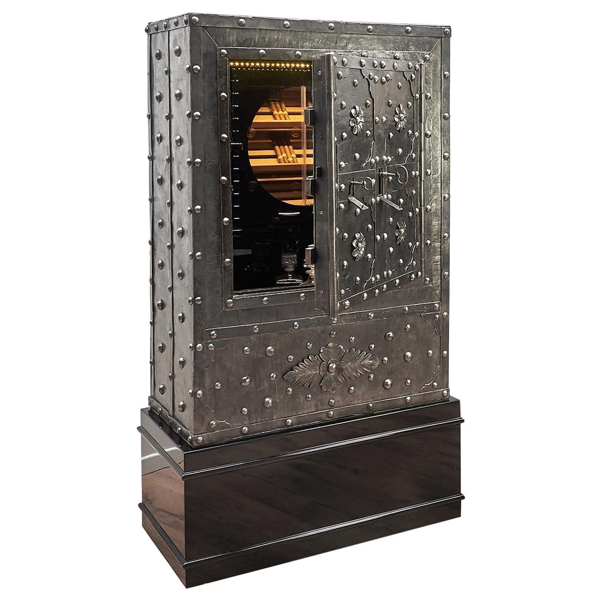 1825 Italienisch Schmiedeeisen beschlagene antike Safe Zigarren Humidor Dry Bar Kabinett