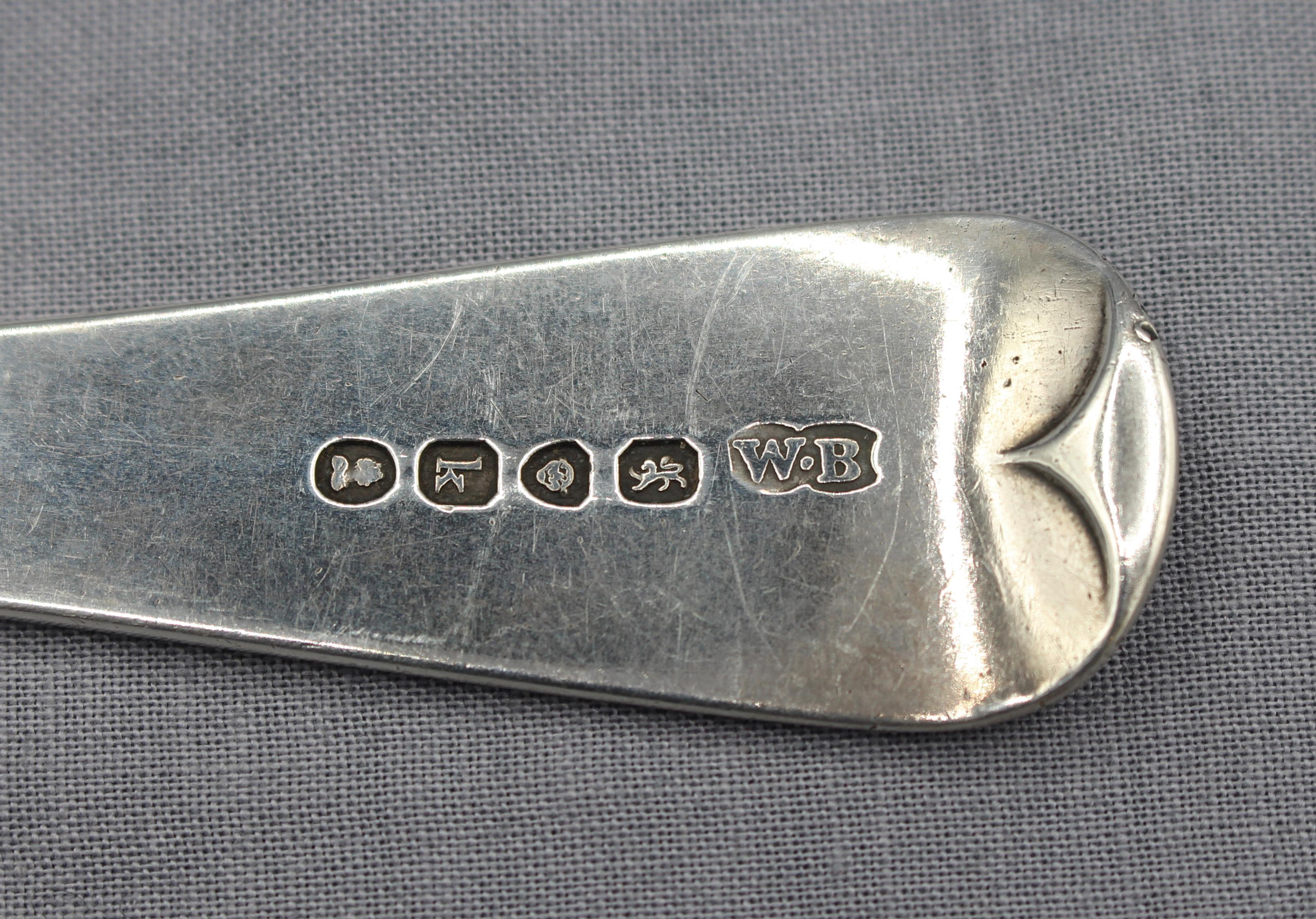 Anglais Cuillère de table en argent sterling à motif anglais ancien de 1825 par William Bateman en vente