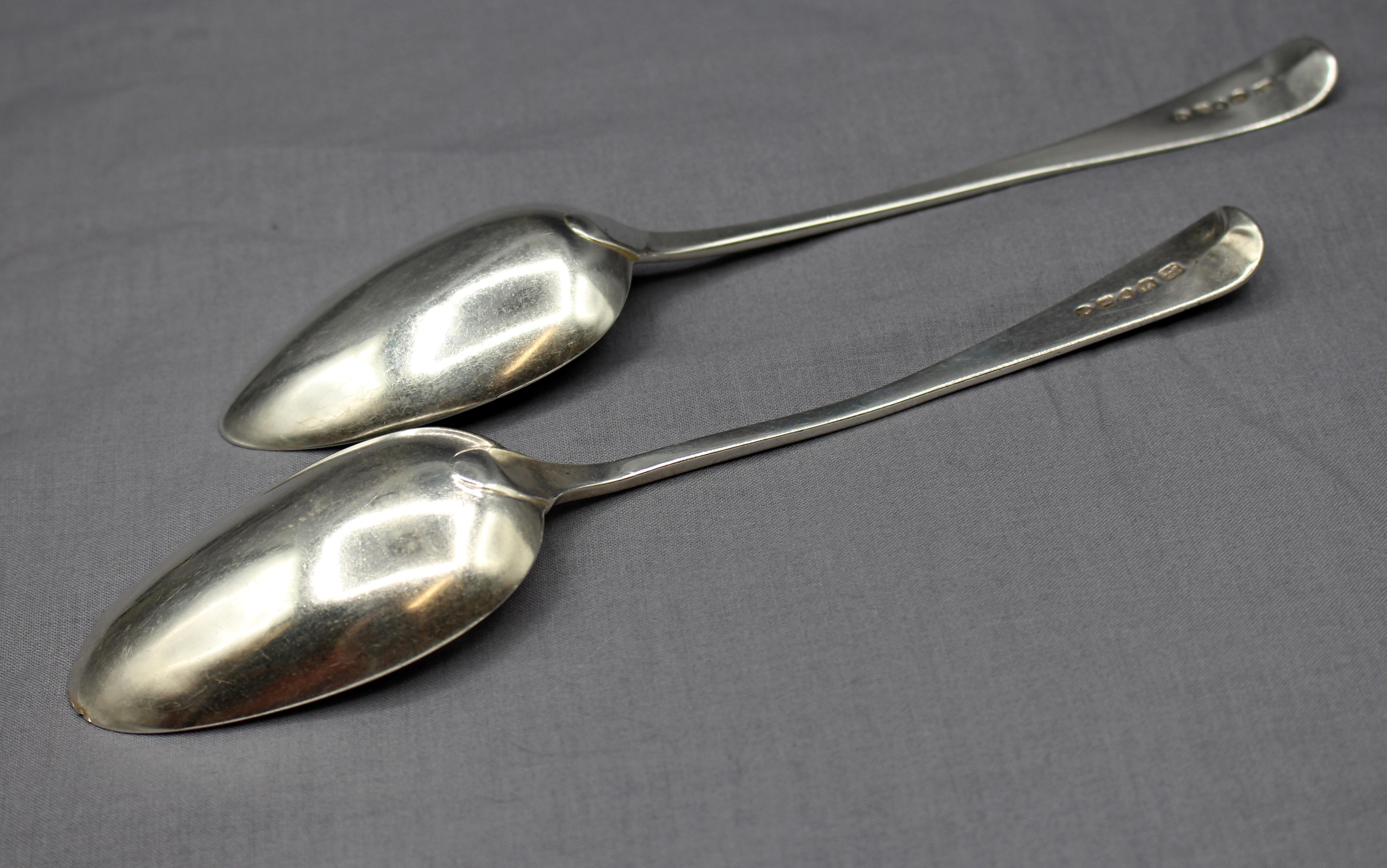 London, 1826, near pair of old English engraved pattern serving spoons. Sterling silver; feather edge. One by John Harris IV. One by John, Henry & Charles Lias. Later monograms. 3.75 troy oz.
Measures: 8 3/4