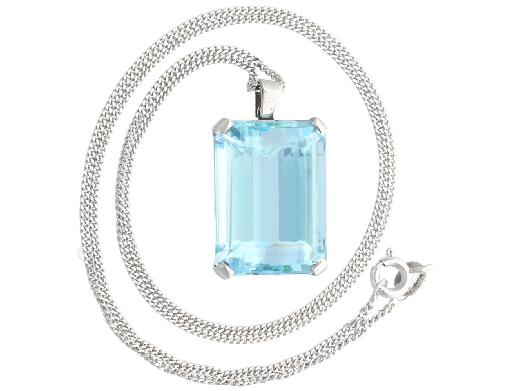 18,27 Karat Aquamarin und Platin-Anhänger (Smaragdschliff)