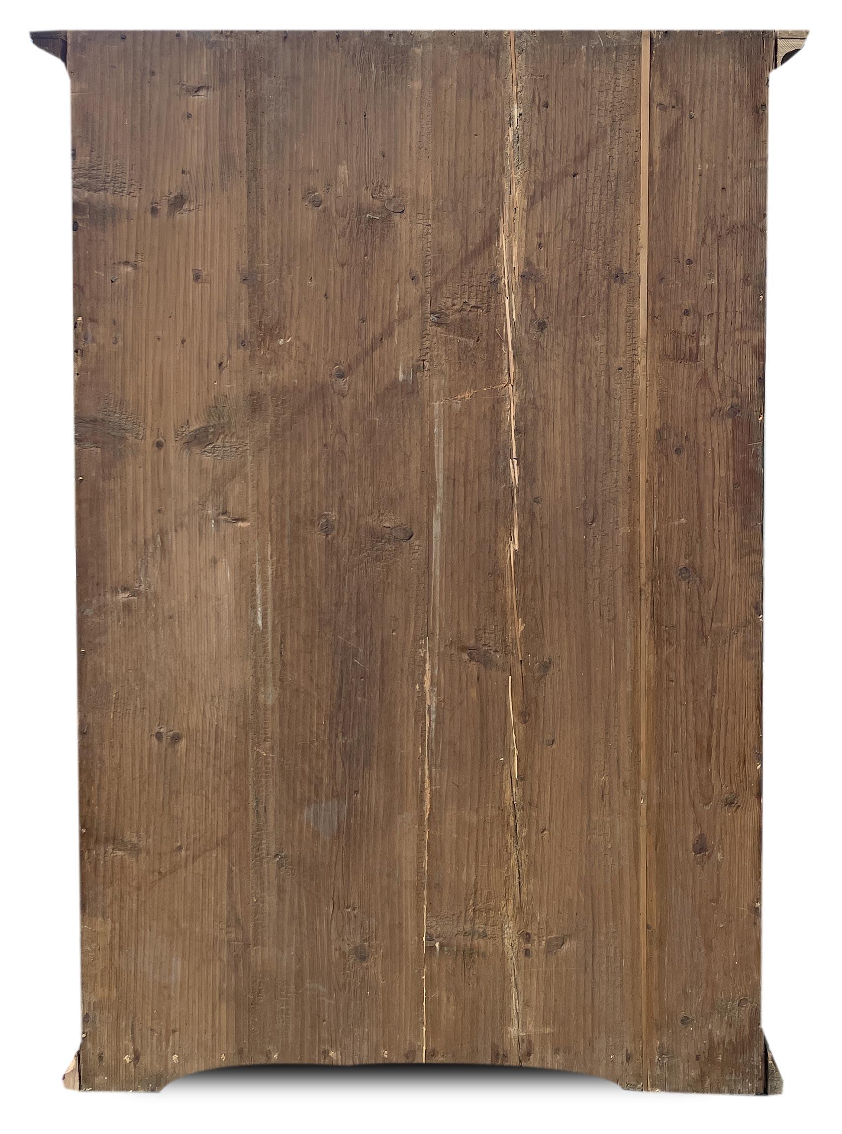Armario azul tirolés fechado en 1827

Periodo: 1827
Origen: Tirol
Esencia: Abeto

Medidas:
Altura: 190 cm
Anchura: 121 cm (135 cm en los marcos)
Profundidad: 46 cm (54 cm en los marcos)

Descripción:
Armario de dos puertas totalmente pintado en azul