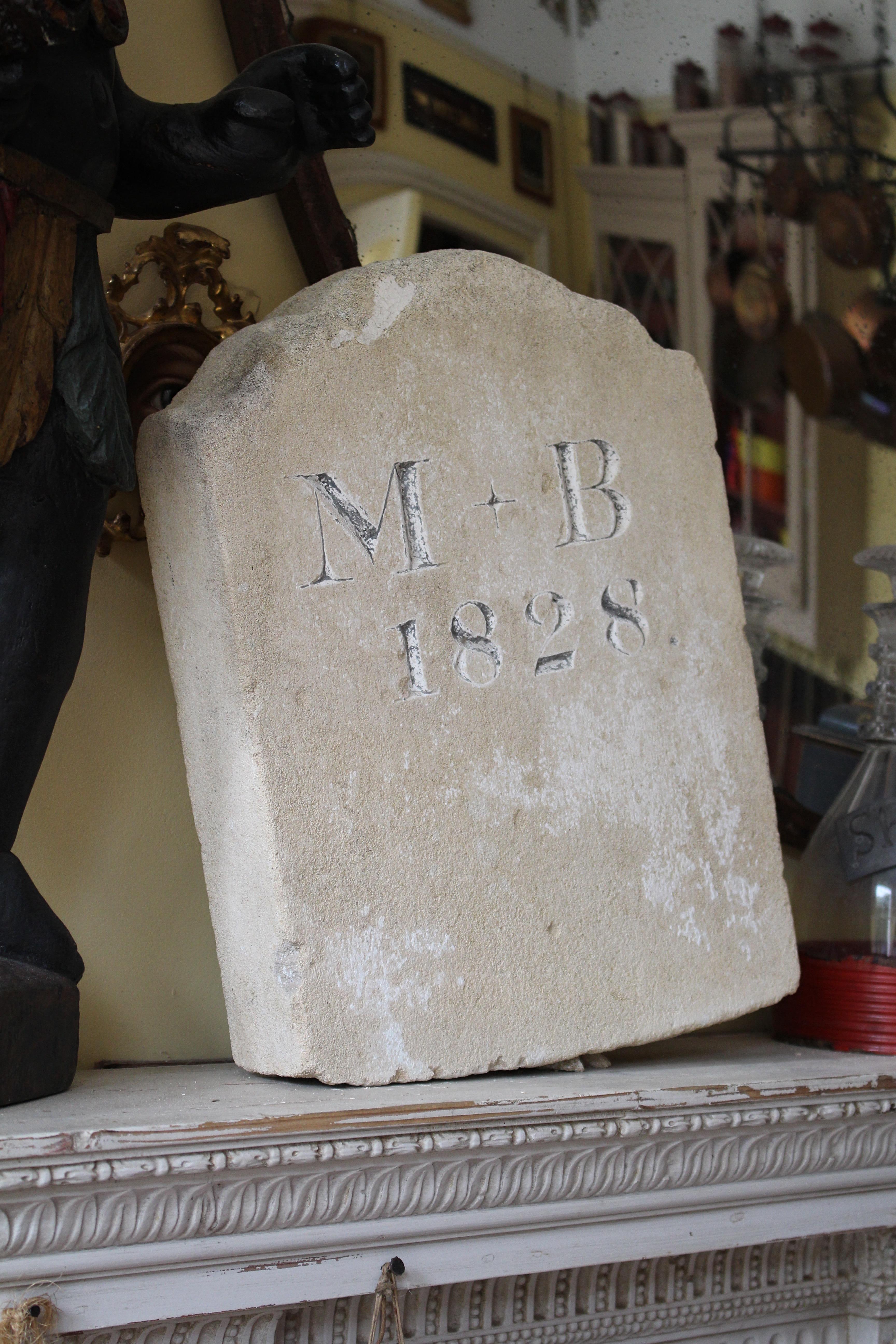 George IV 1828 Grave Marker Tomb Stone Initials M B en grès sculpté en vente