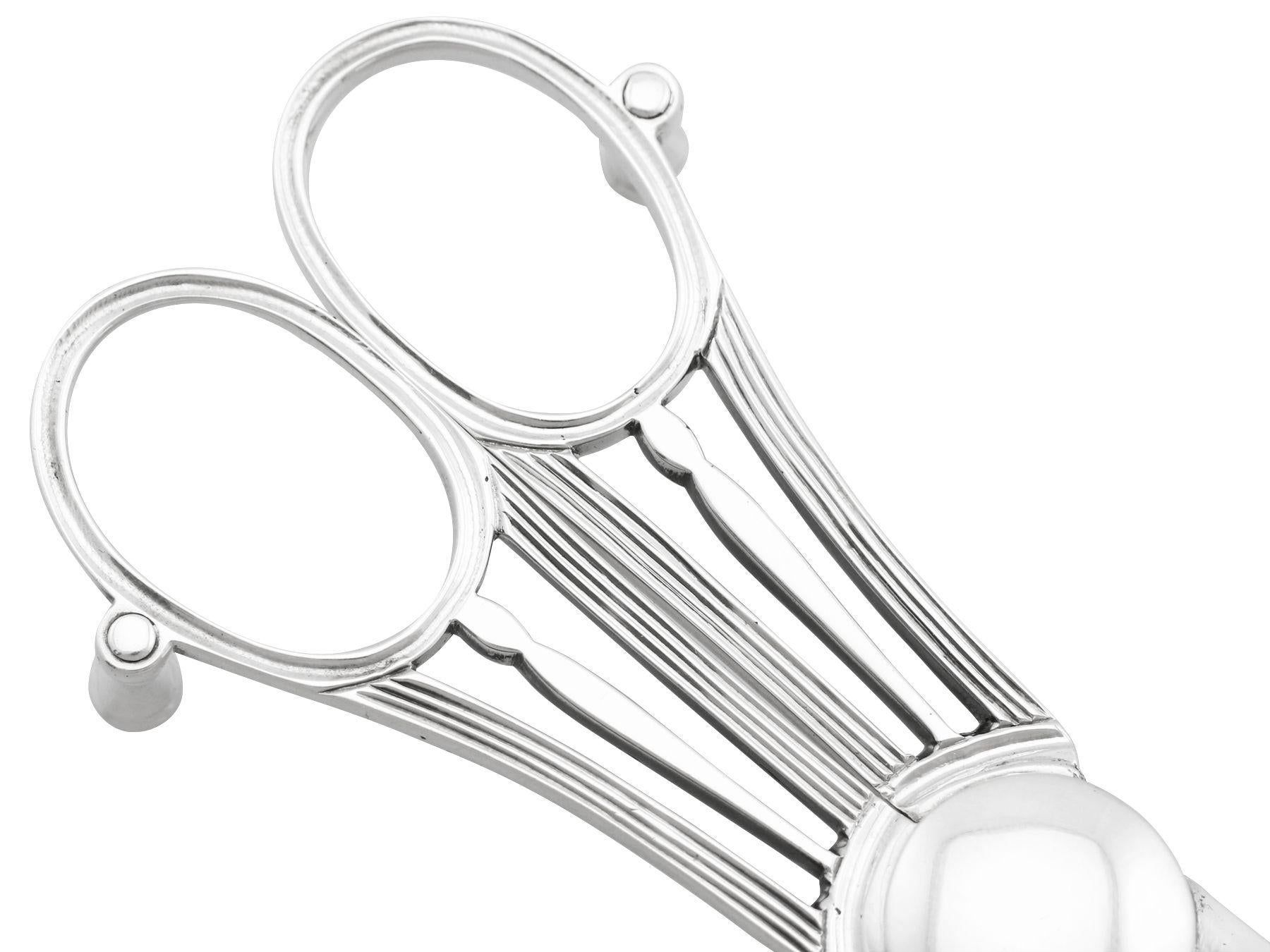 Antique Sterling Silver Wick Trimmers In Excellent Condition For Sale In Jesmond, Newcastle Upon Tyne