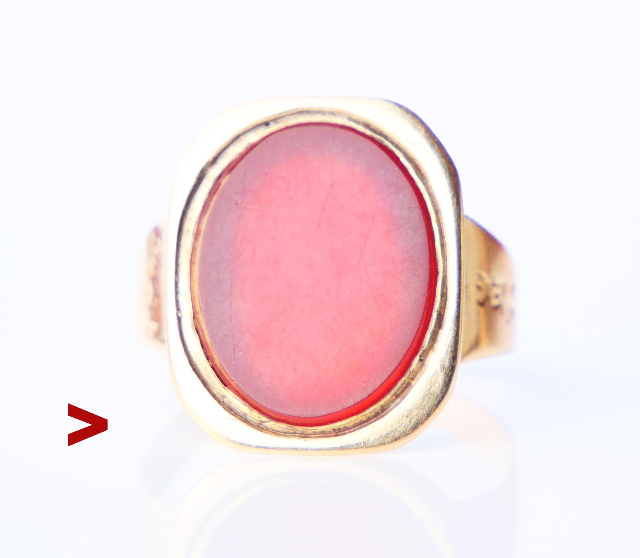 Signet Ring - in Empire style in solid 18K Yellow Gold adorned with a bezel set Orange plate of Carnelian stone with flat polished top and faceted edge.

Worn Swedish hallmarks,18K Gold, and maker's. The date combo is Y3 / created in the year 1829.