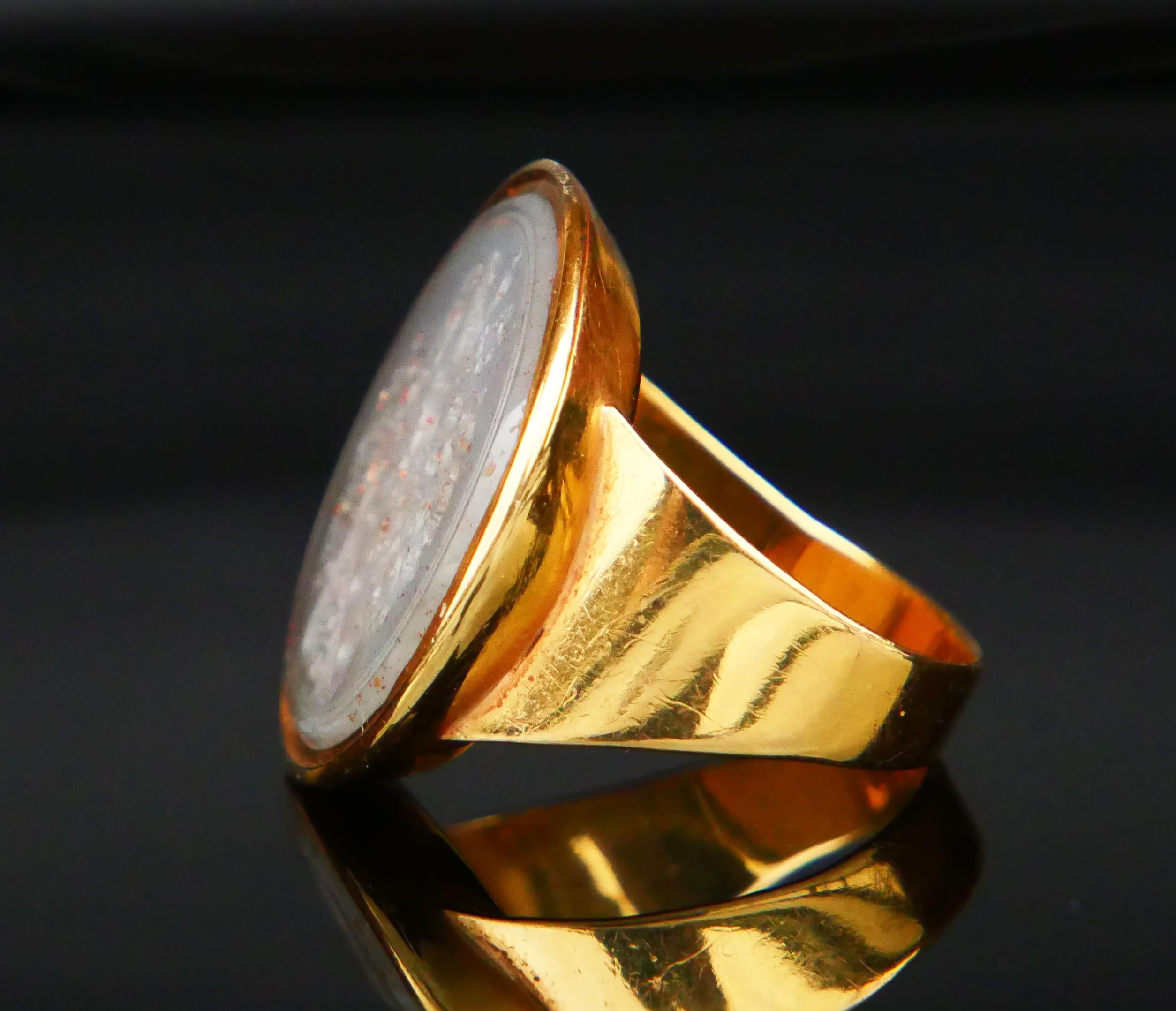 Oval Cut 1829 Signet Men Intaglio Ring Chalcedony solid 18K Gold ØUS9.5 /10.5gr For Sale