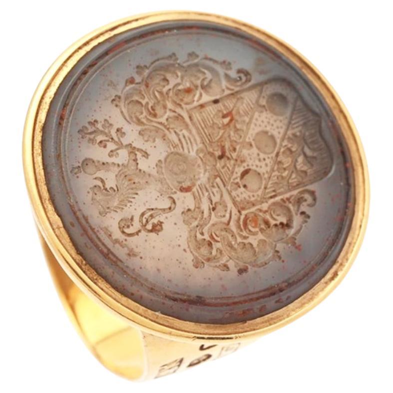 1829 Signet Men Intaglio Ring Chalcedony solid 18K Gold ØUS9.5 /10.5gr For Sale