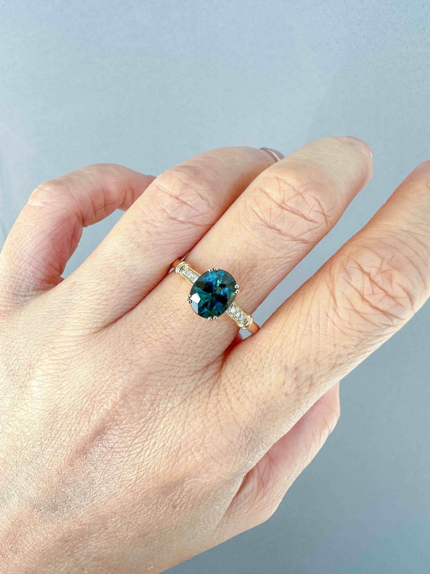 Women's or Men's 1.82ct Teal Sapphire Vintage Inspired Engagement Ring 14K Gold For Sale