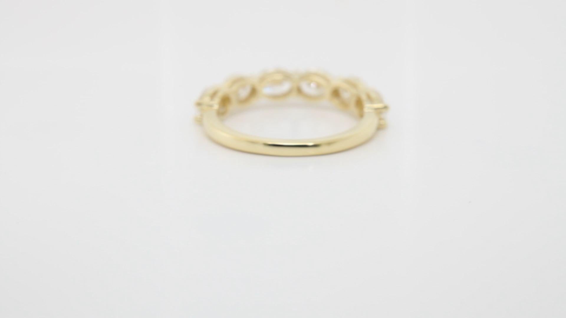 Bandeau en or jaune 18K avec diamant ovale de 1,82cts  Pression partagée est-ouest (GIA) Neuf - En vente à Hong Kong, HK