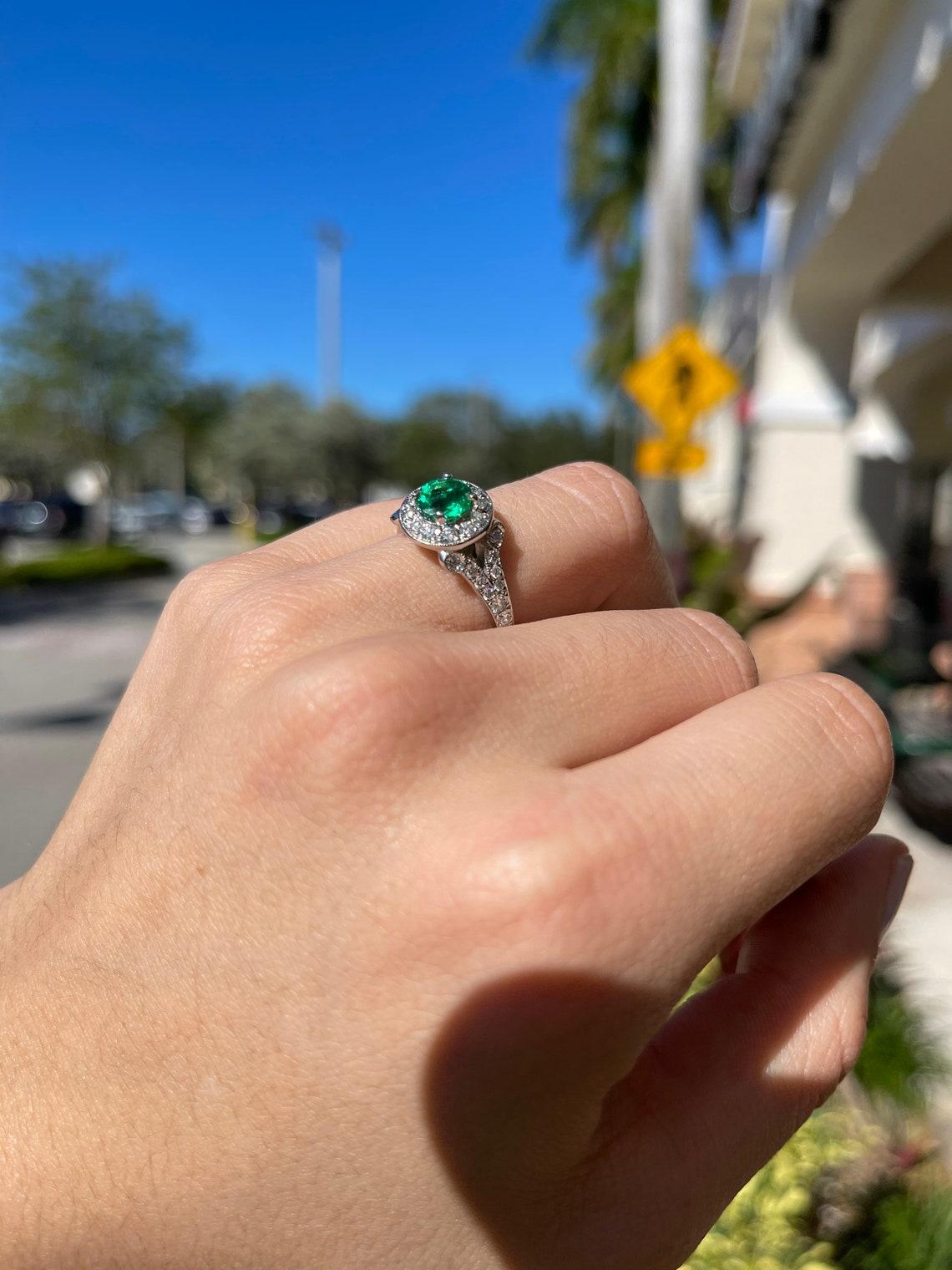 1.82tcw 14K Round Colombian Emerald & Diamond Halo Engagement Ring In New Condition For Sale In Jupiter, FL