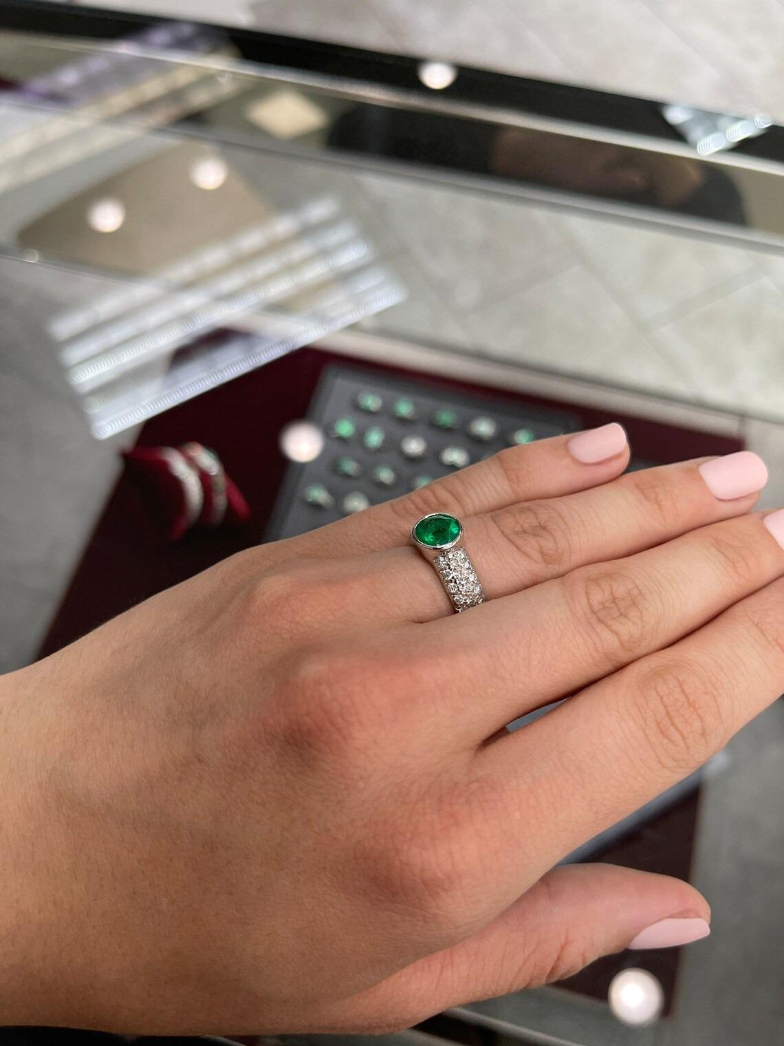 1.82tcw 18K AAA+ Round Colombian Emerald & Diamond Cluster Engagement Ring Gift In New Condition For Sale In Jupiter, FL