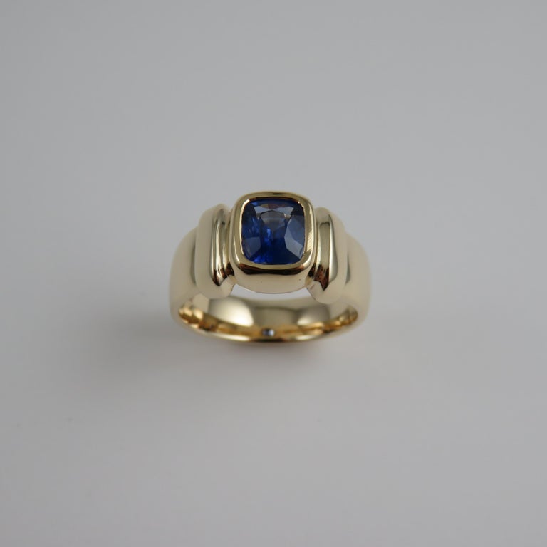 1.83 Carat Blue Sapphire 9 Karat and 18k Yellow Gold Men's Dress Ring