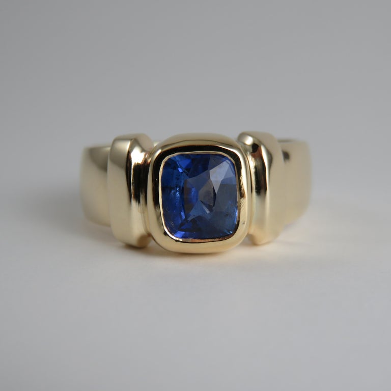 1.83 Carat Blue Sapphire 9 Karat and 18k Yellow Gold Men's Dress Ring