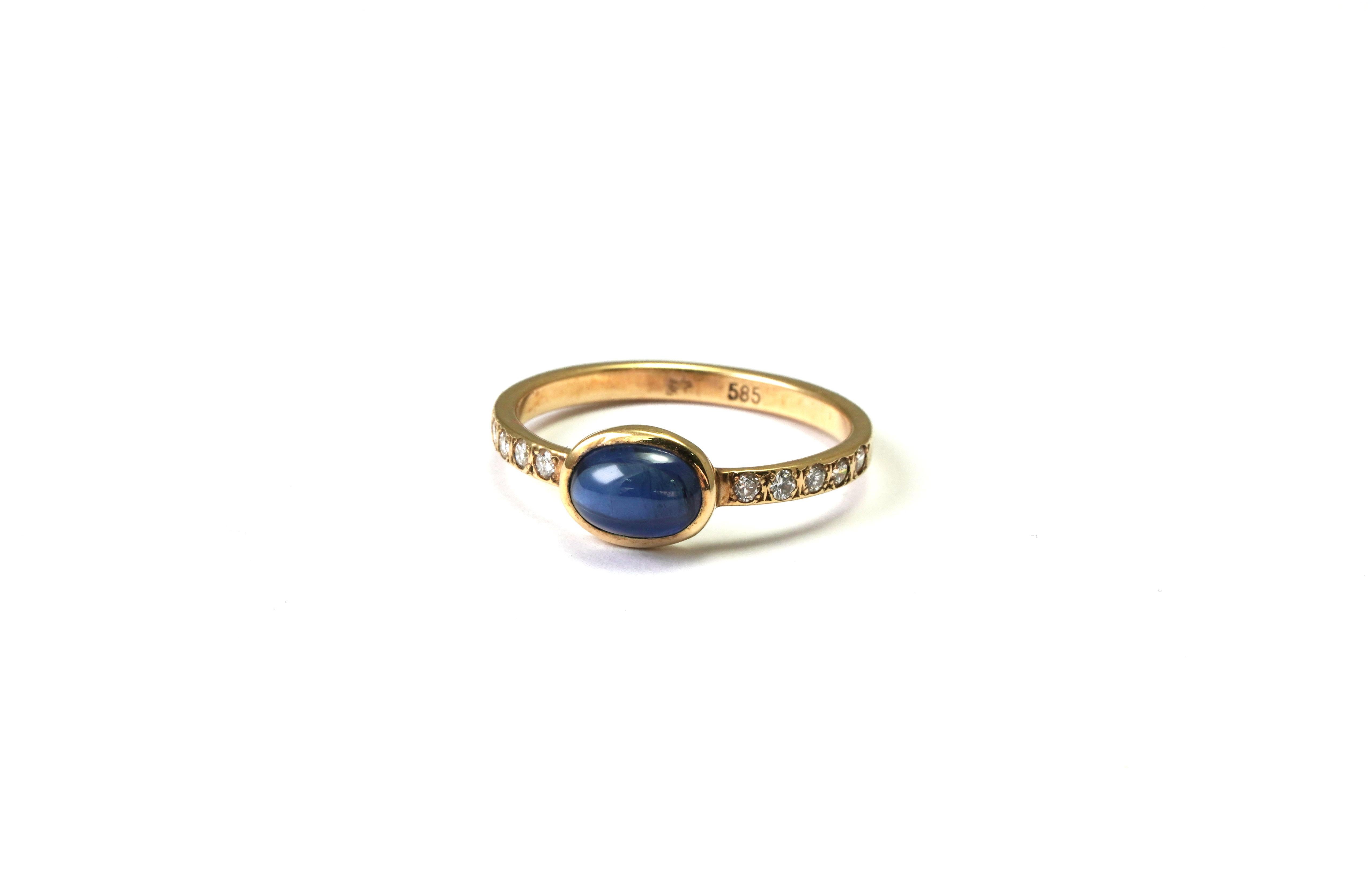 Cabochon 1.83 Carat Blue Sapphire Diamond Ring For Sale