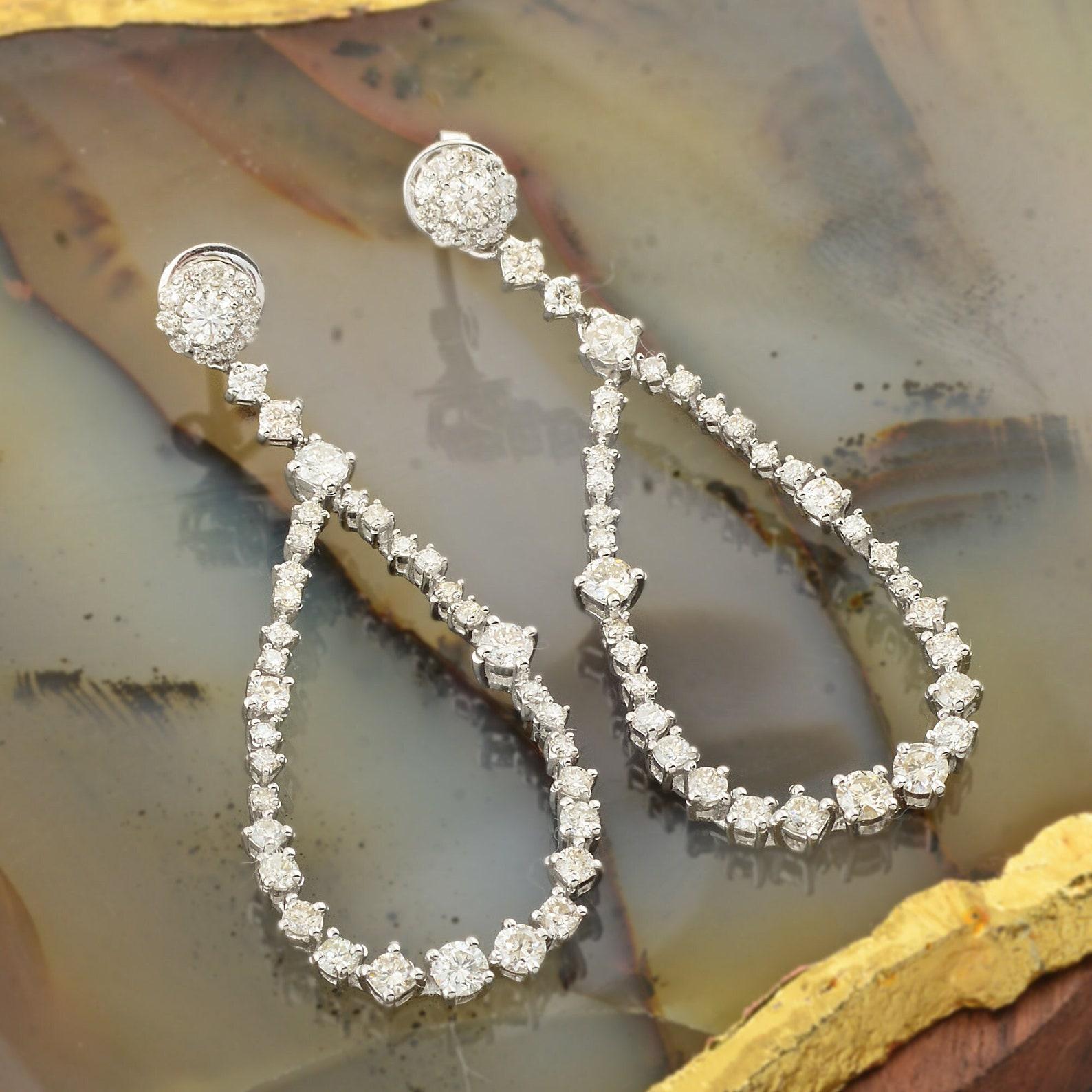 Moderne Boucles d'oreilles en goutte en or 10 carats avec diamants de 1,83 carat et diamants négatifs en vente