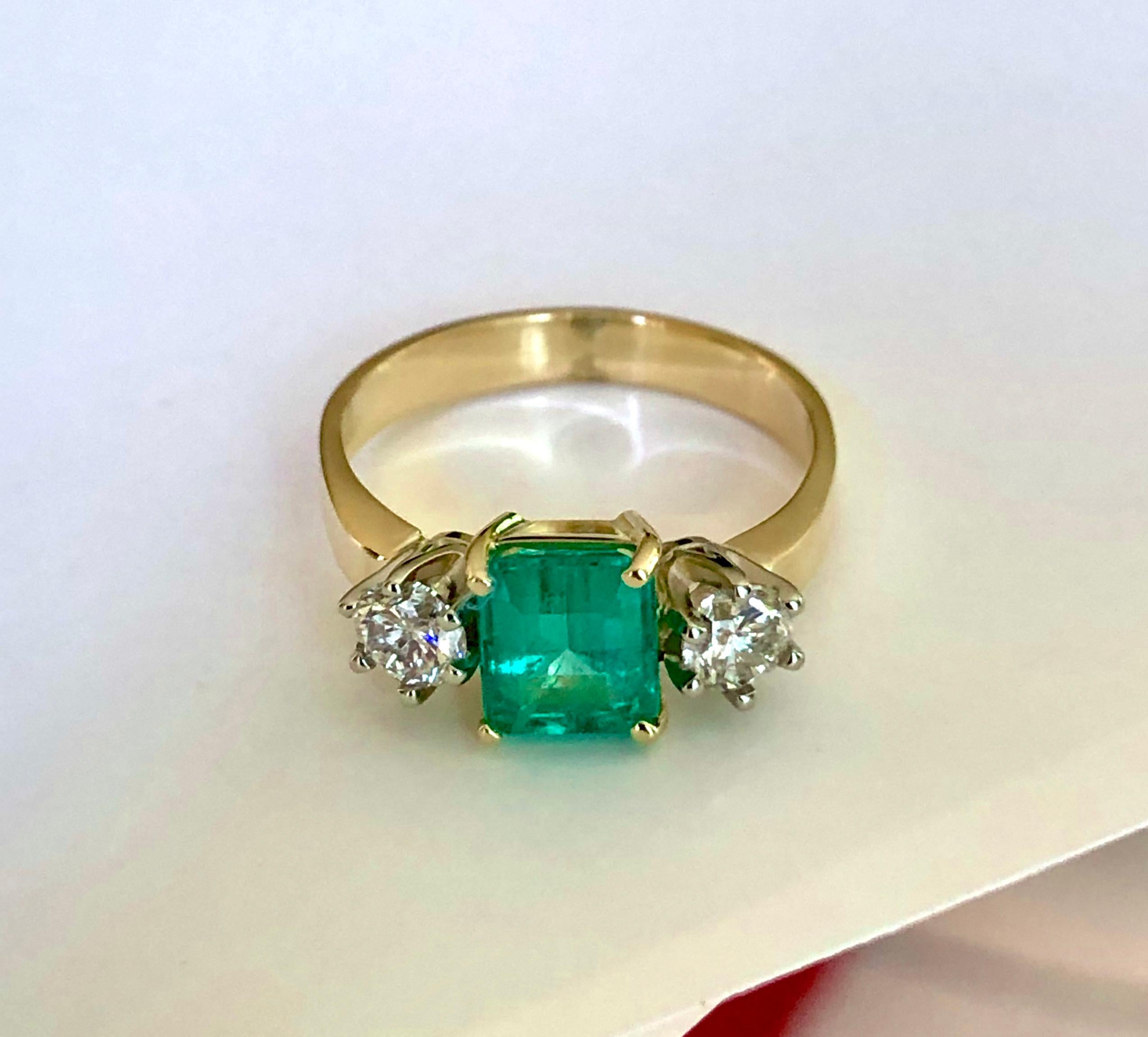 Art Deco Emeralds Maravellous 1.83 Carat Natural Colombian Emerald and Diamond Ring 18K