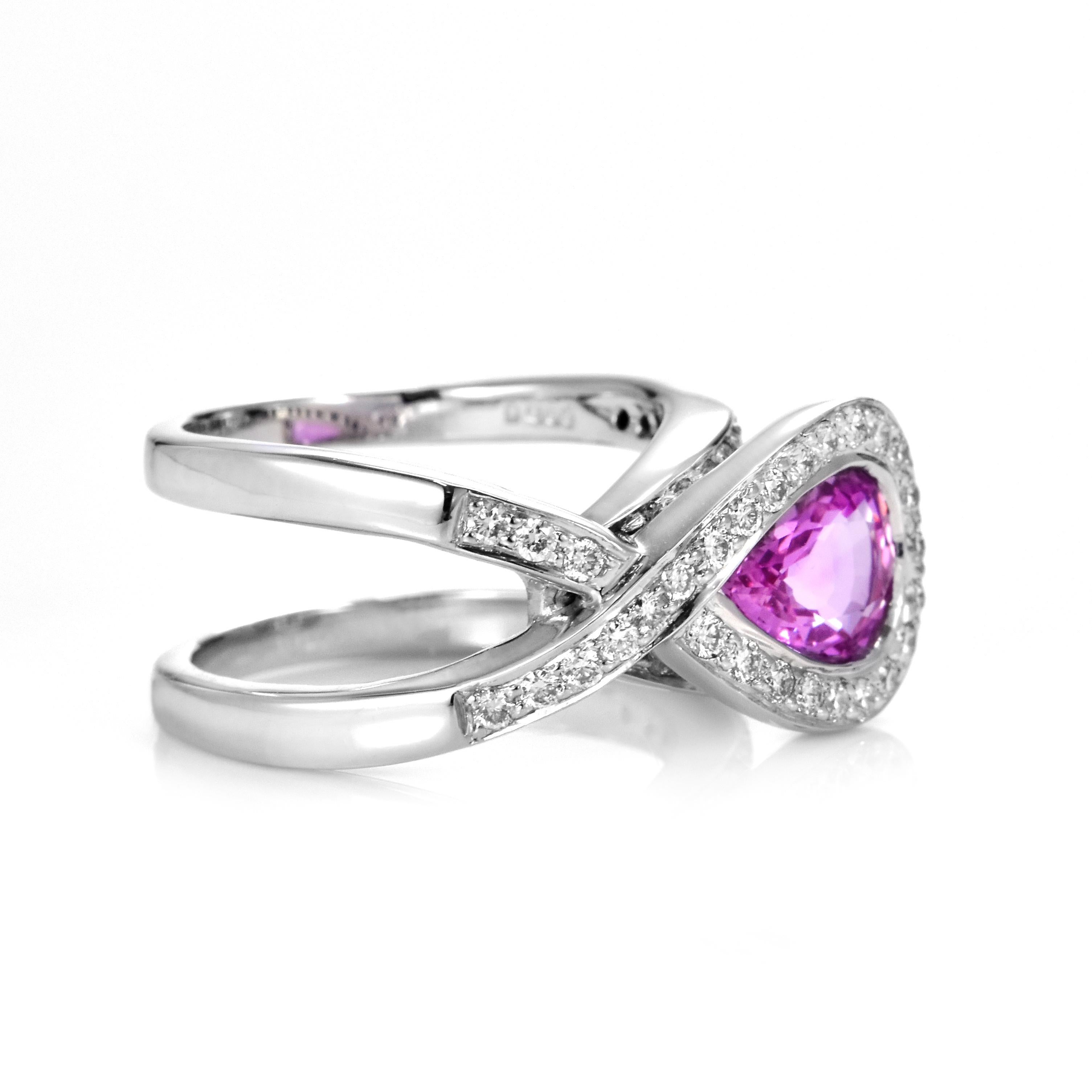 1.83 Carat Natural Hot Pink Sapphire & Diamond Ring Made in 18 Karat White Gold In New Condition For Sale In Tokyo, JP