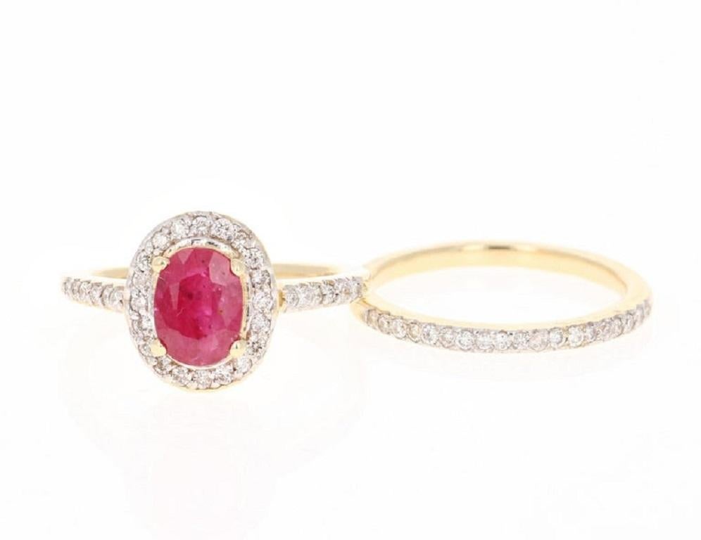 Women's 1.83 Carat Oval Cut Ruby Diamond 14 Karat Yellow Gold Engagement Ring and Band For Sale