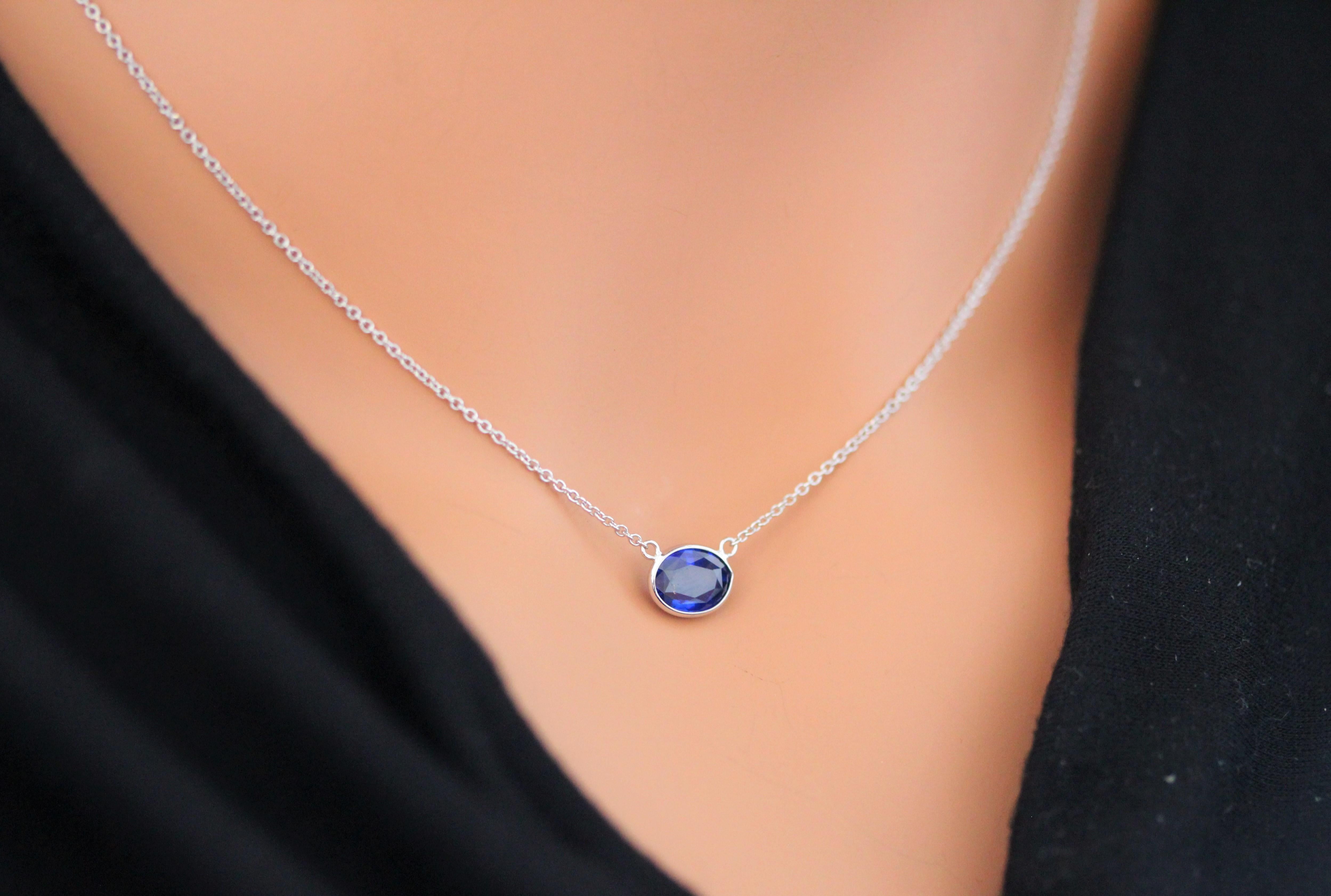 Oval Cut 1.83 Carat Oval Sapphire Blue Fashion Necklaces In 14k White Gold For Sale