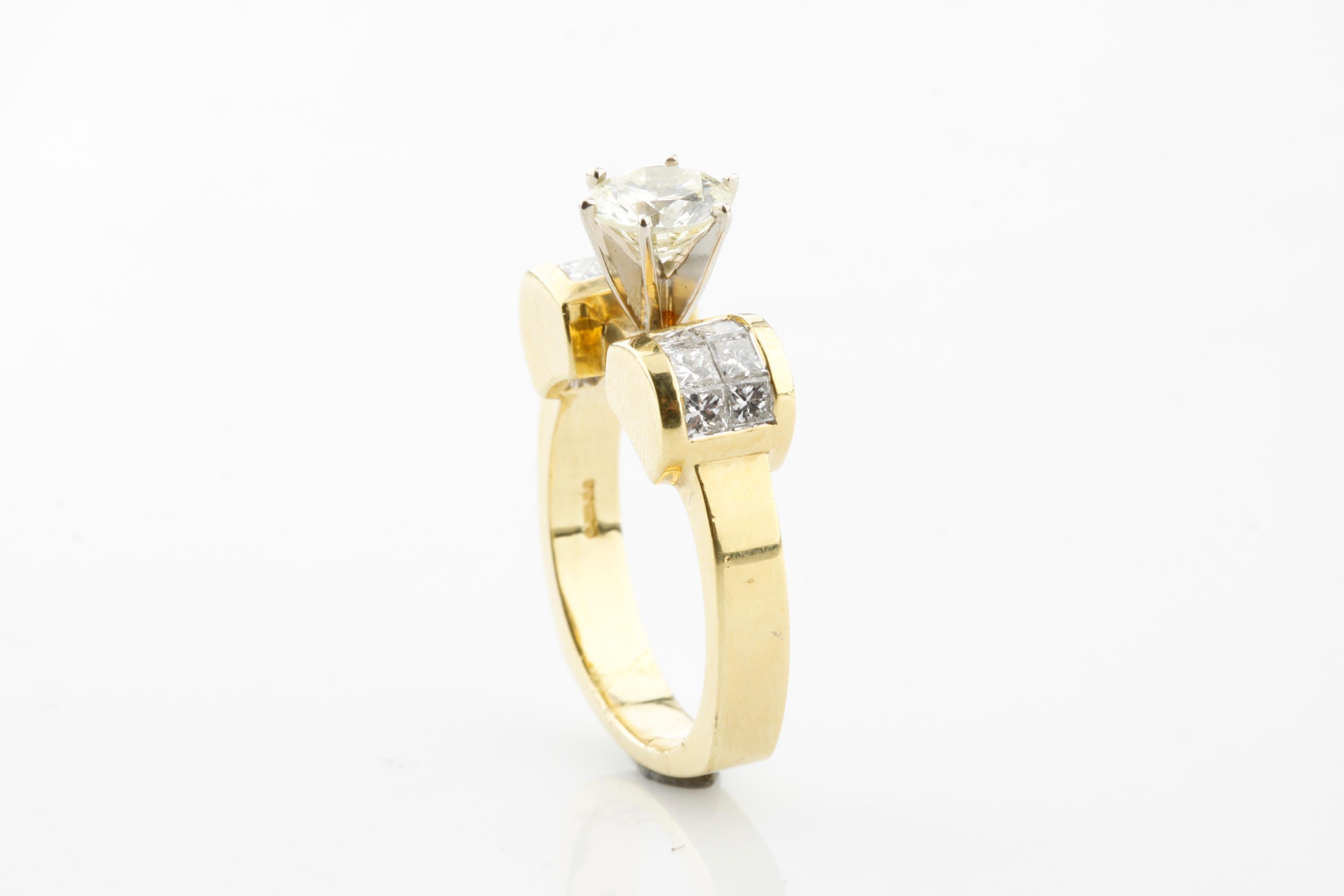 Round Cut 1.83 Carat Round Brilliant Diamond 14 Karat Yellow Gold Engagement Ring For Sale