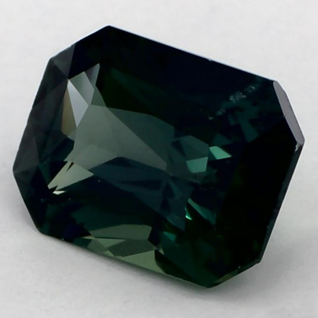 Ottagono 1.83 Ct Green Sapphire Octagon Cut Loose Gemstone in vendita