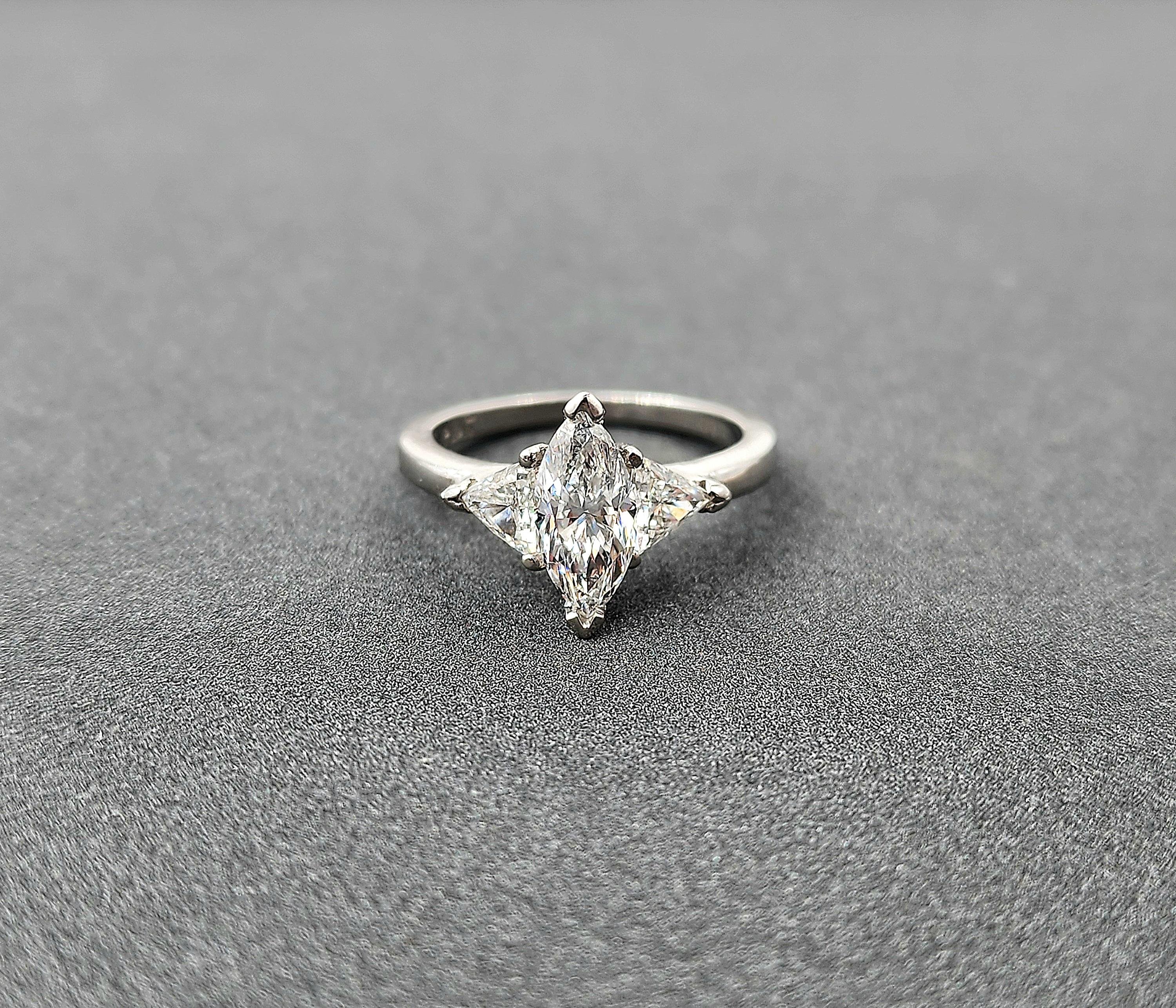 Taglio marquise Anello con diamante marquise certificato EGL da 1,83 carati in vendita