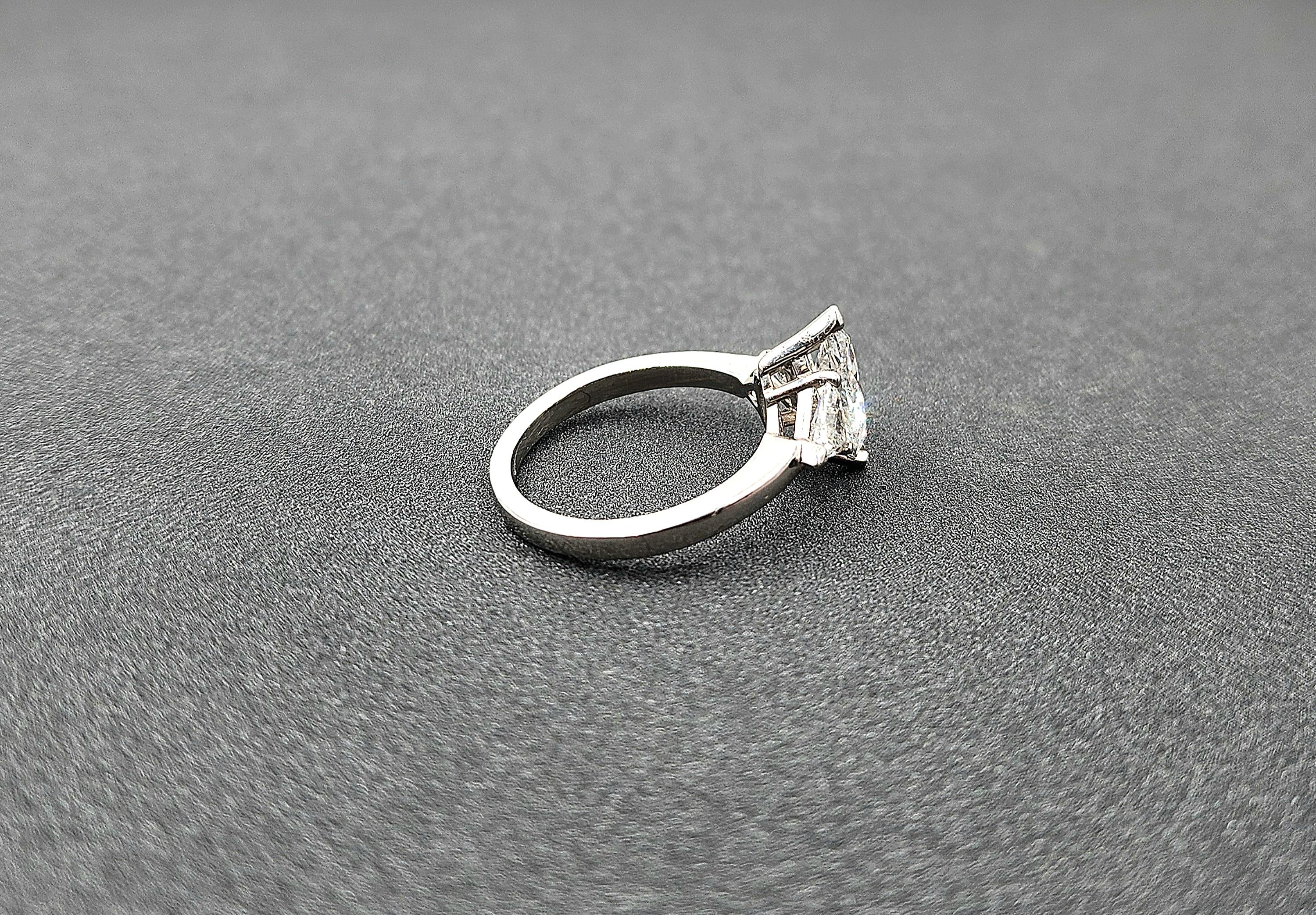 Anello con diamante marquise certificato EGL da 1,83 carati in vendita 2