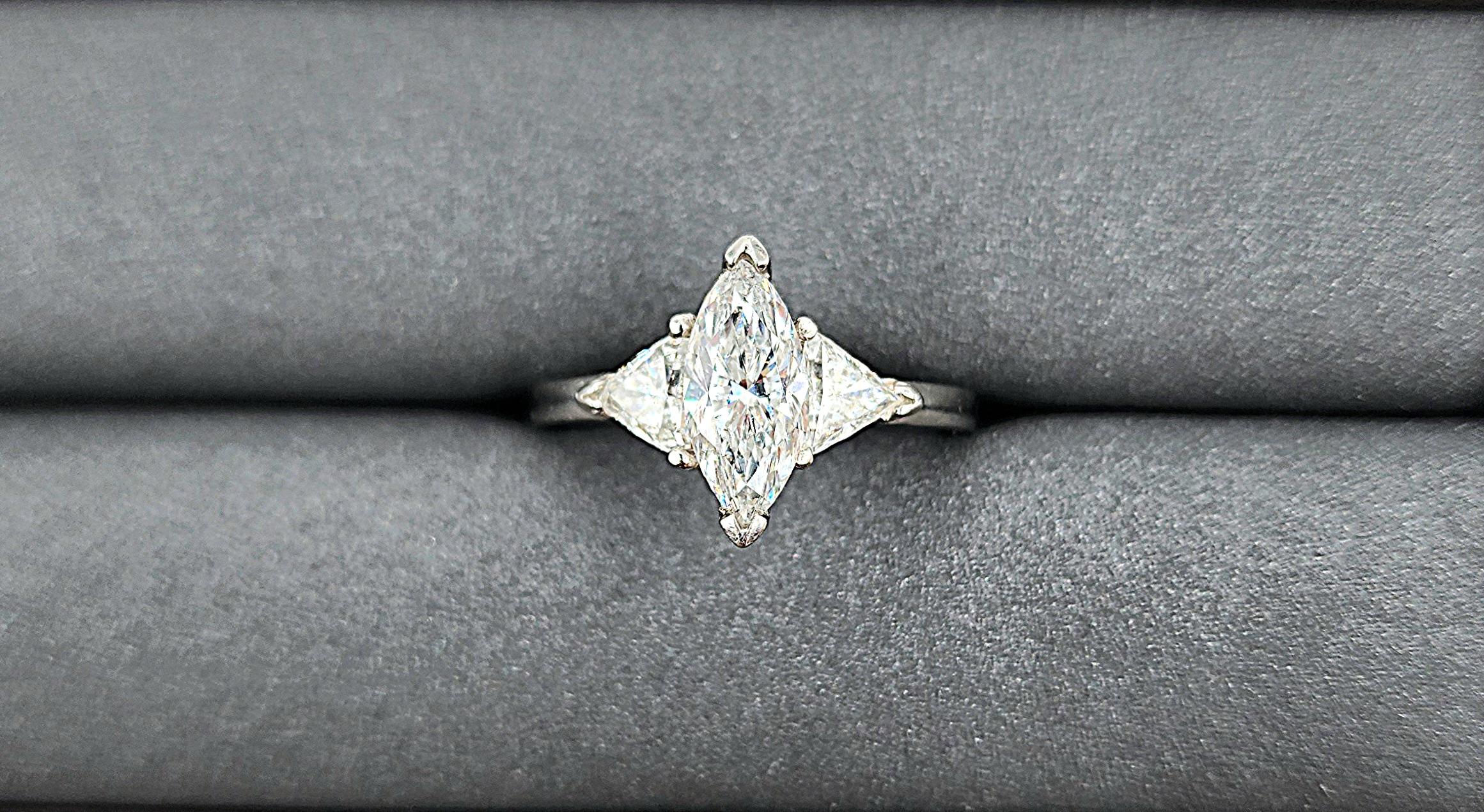 Anello con diamante marquise certificato EGL da 1,83 carati in vendita 3