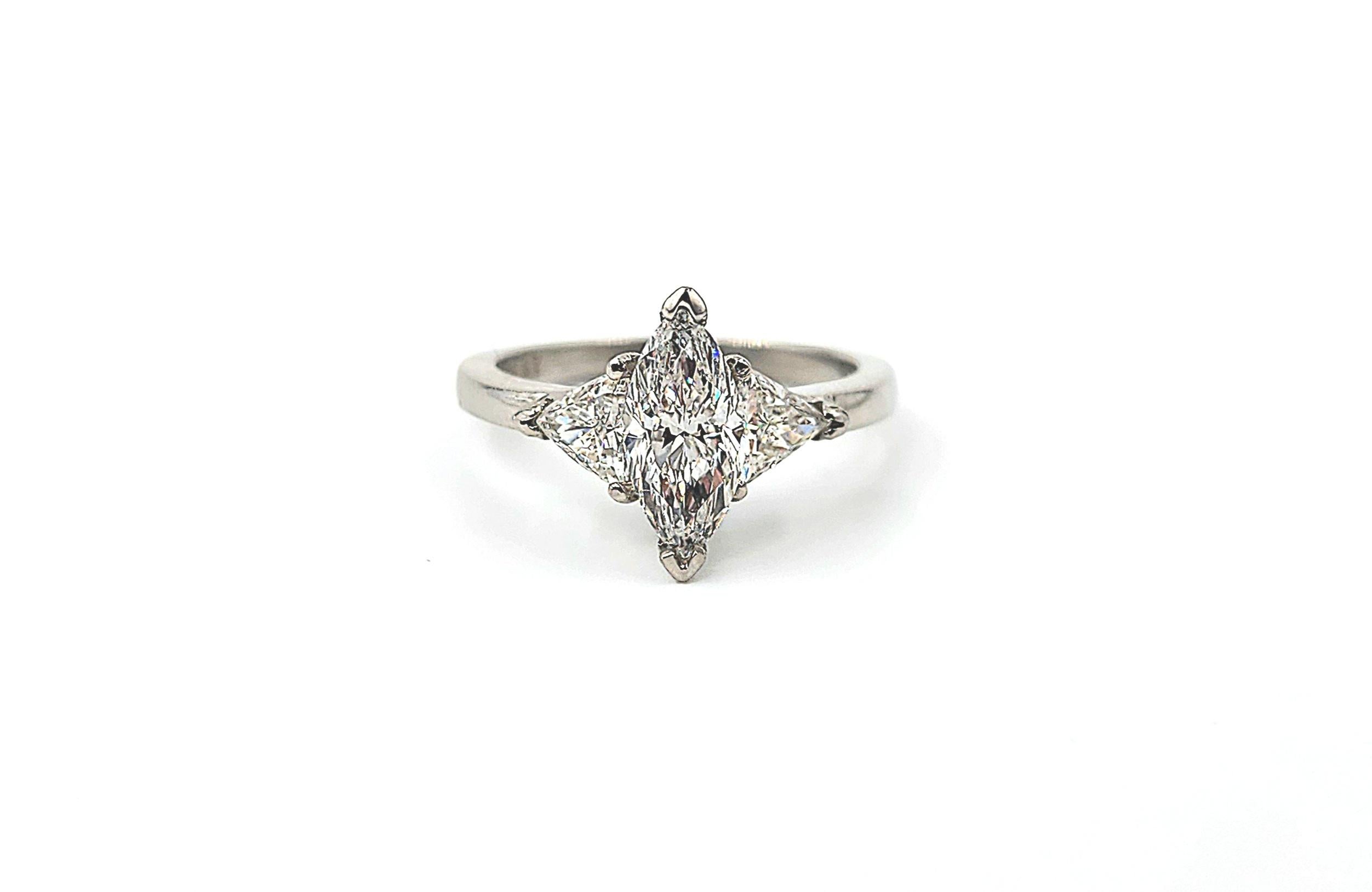 Anello con diamante marquise certificato EGL da 1,83 carati in vendita 4