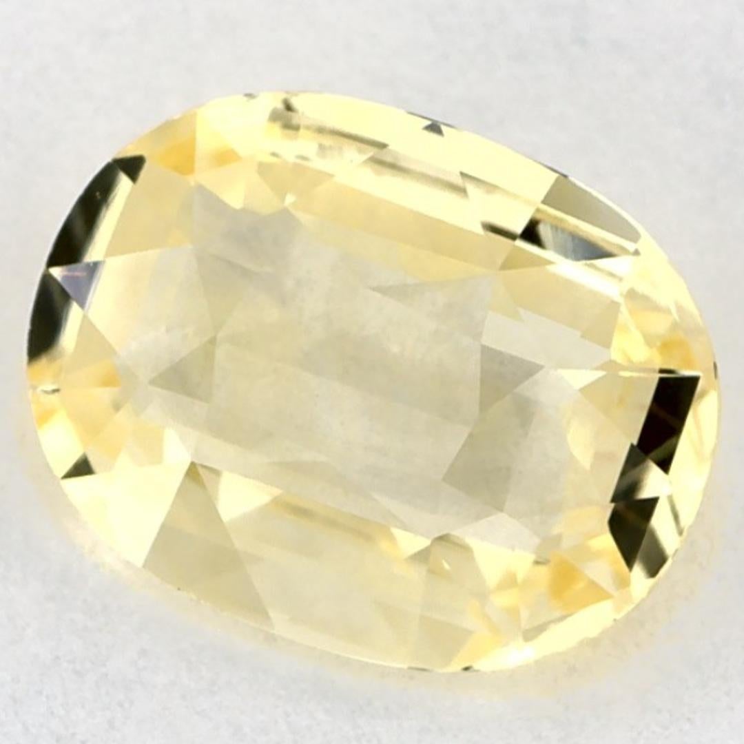 Questo zaffiro giallo naturale offre eleganza e raffinatezza. Grazie al suo grazioso tono di colore, alla sua limpidezza e al suo carattere naturale, questo zaffiro è una scelta eccellente per creare gioielli su misura come anelli di fidanzamento,