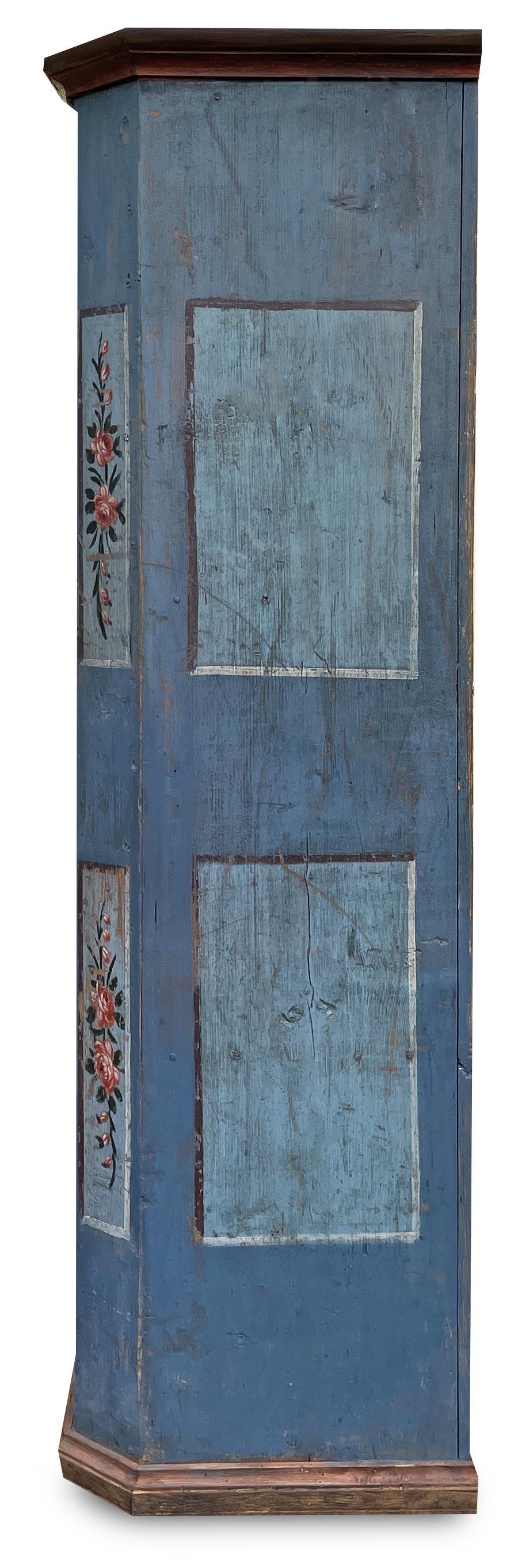 1830 Blu Floral Painted Cabinet 10