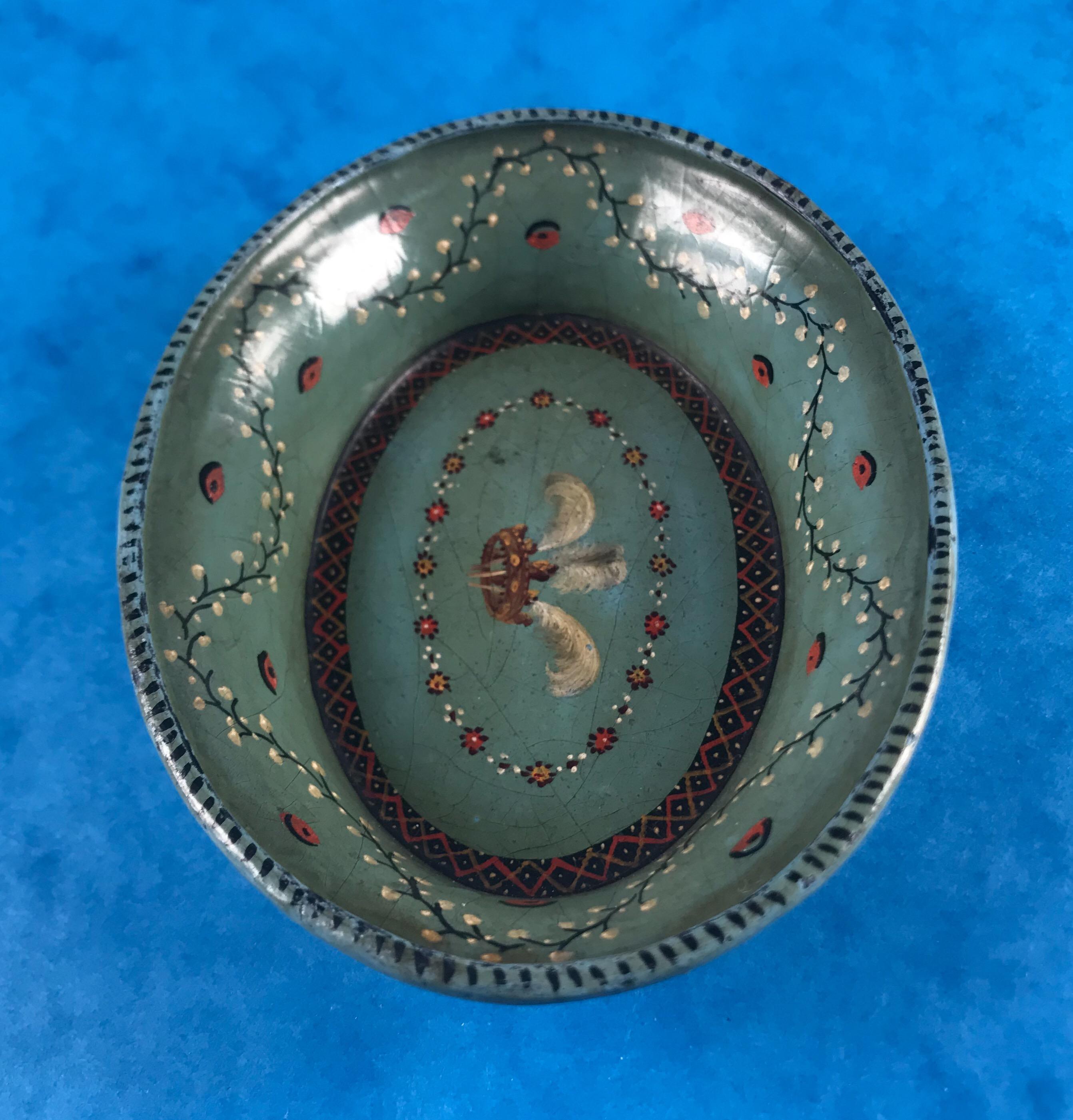 Hand-Painted 1830 Hand Painted Green Papier-mâché Pin or Counter Tray