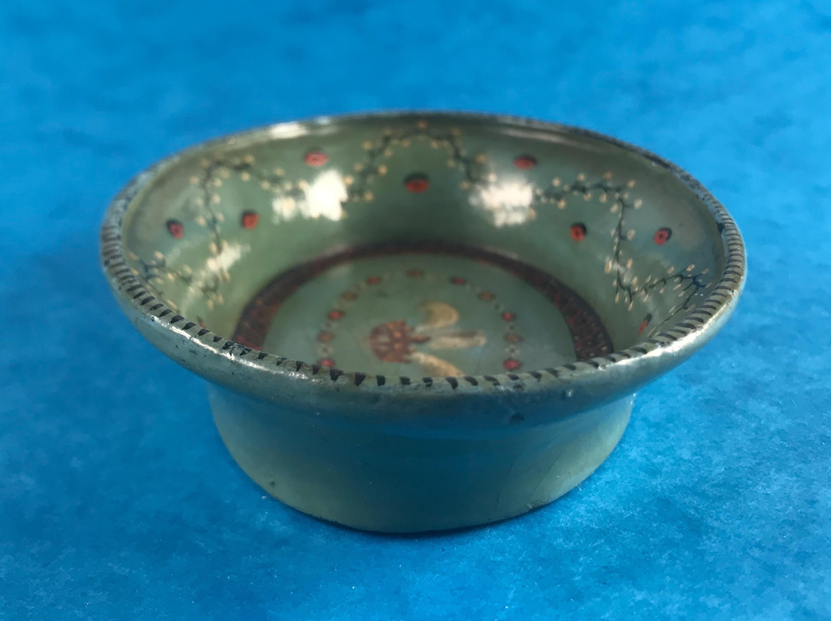1830 Hand Painted Green Papier-mâché Pin or Counter Tray In Good Condition In Windsor, Berkshire