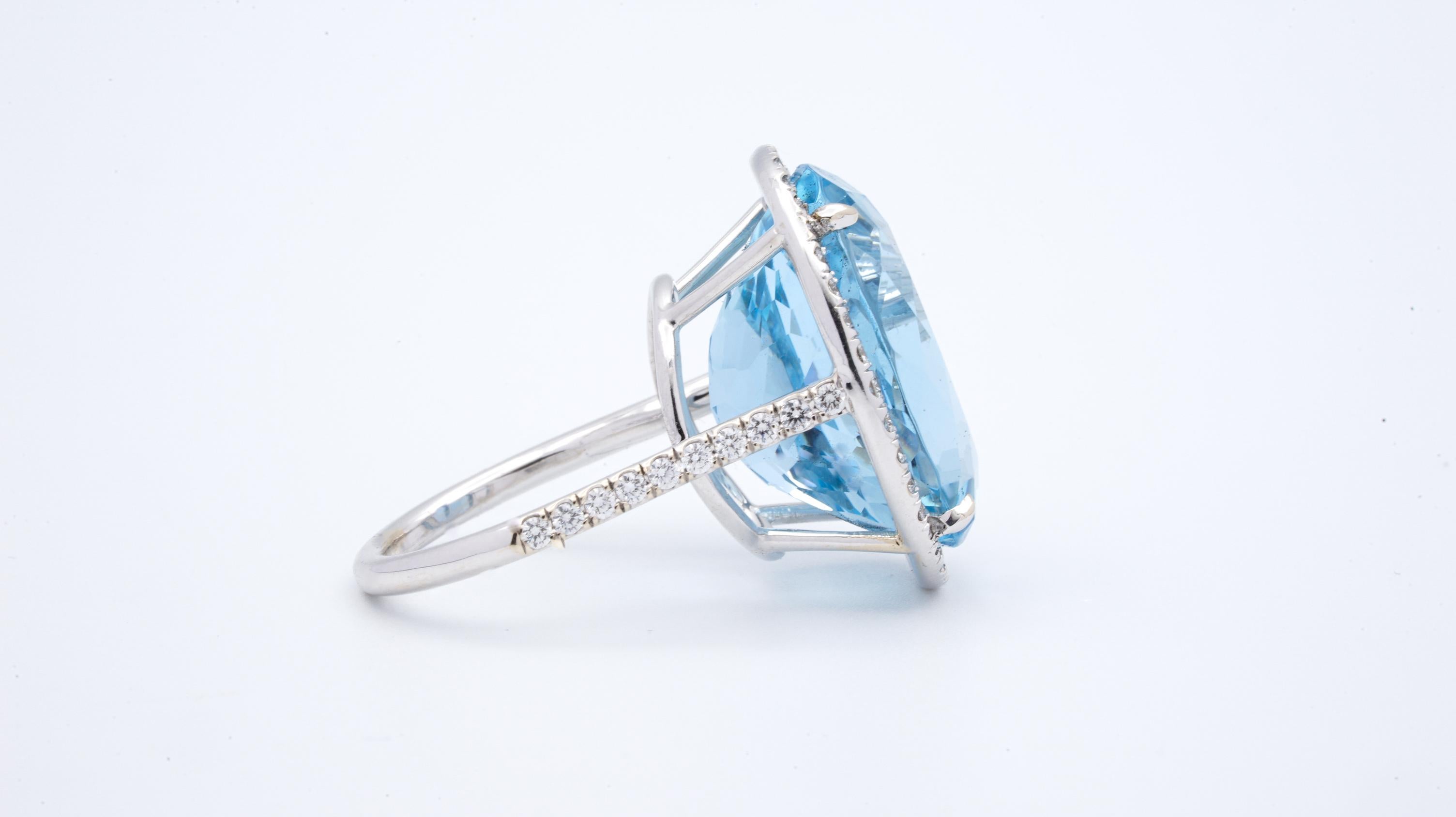 18.30 Carat Natural AGL Certified Blue Oval Aquamarine and Diamond Ring In Excellent Condition In New York, NY